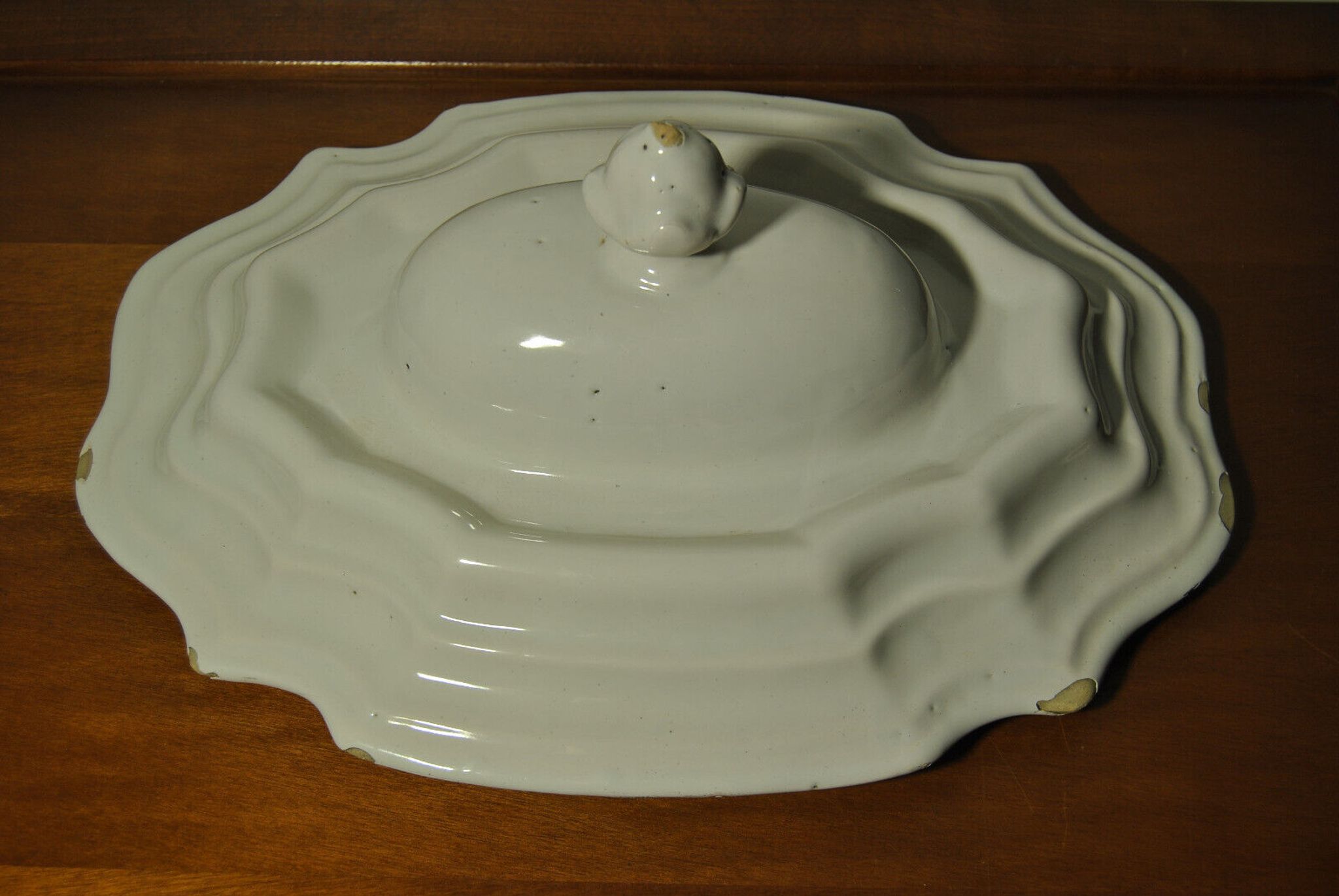 Vegetable soup tureen lid Moustiers 18th century South France