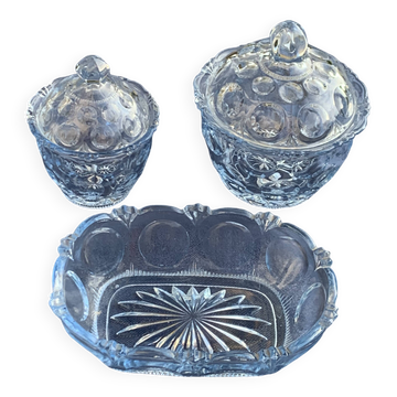 Lot compose de 3 verreries, bleu lavande, deux pots avec couvercle et un vide poche, vintage