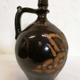 Jug in varnished sandstone