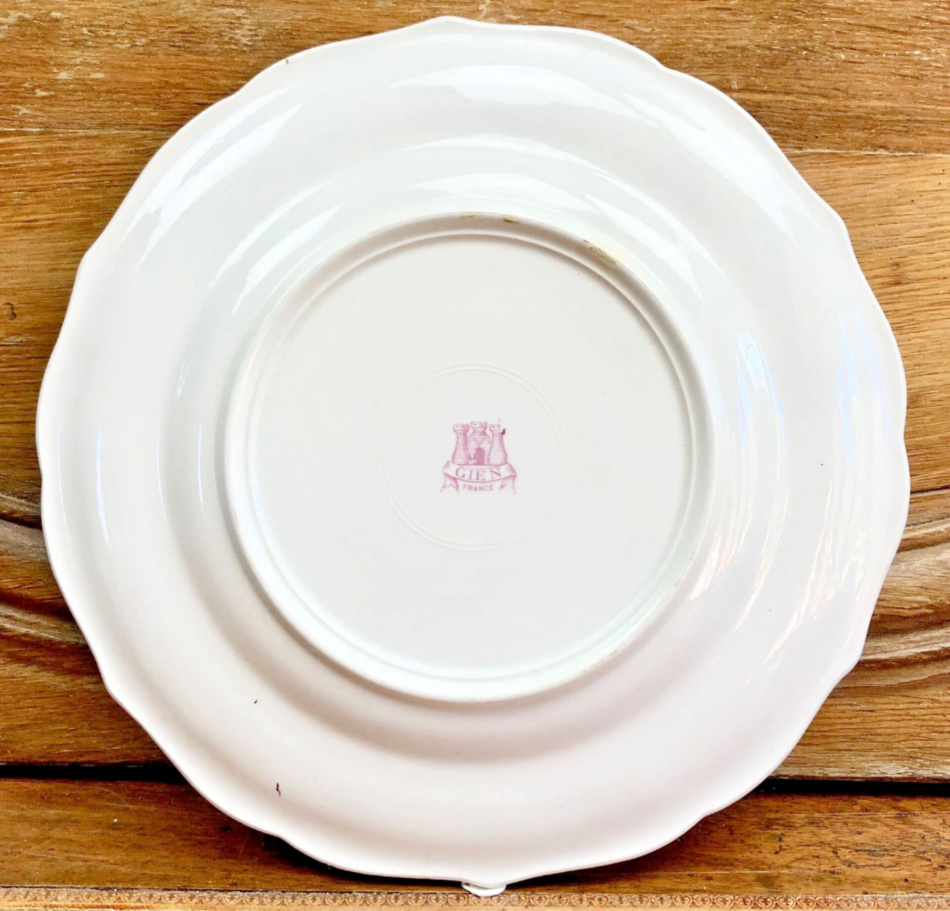 6 old flat table plates, Gien earthenware, pink landscape model.