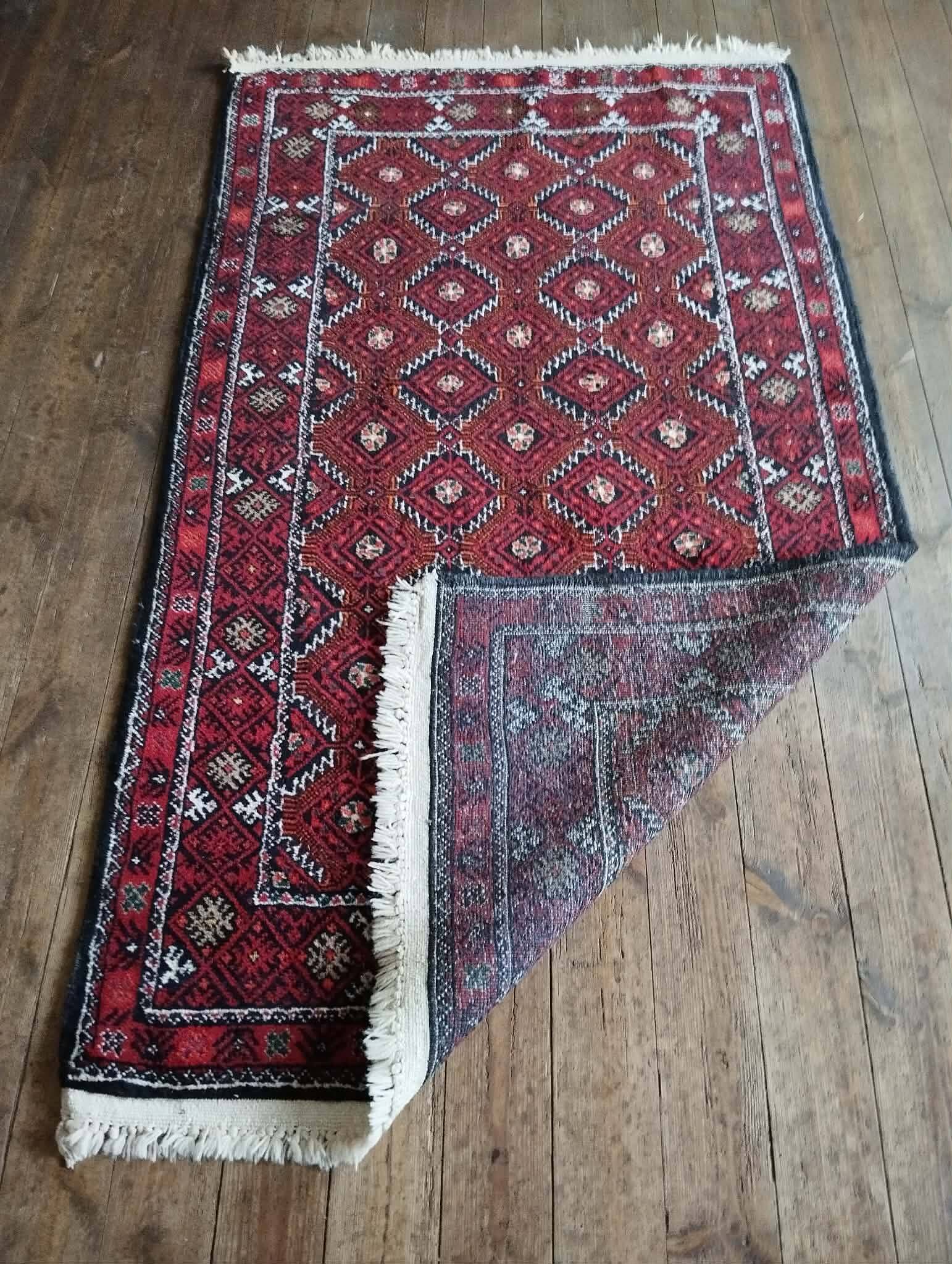 Handmade Belouch Persian rug 184x108cm