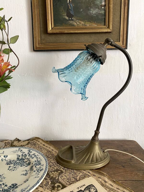 Lampe style rétro laiton et tulipe bleue