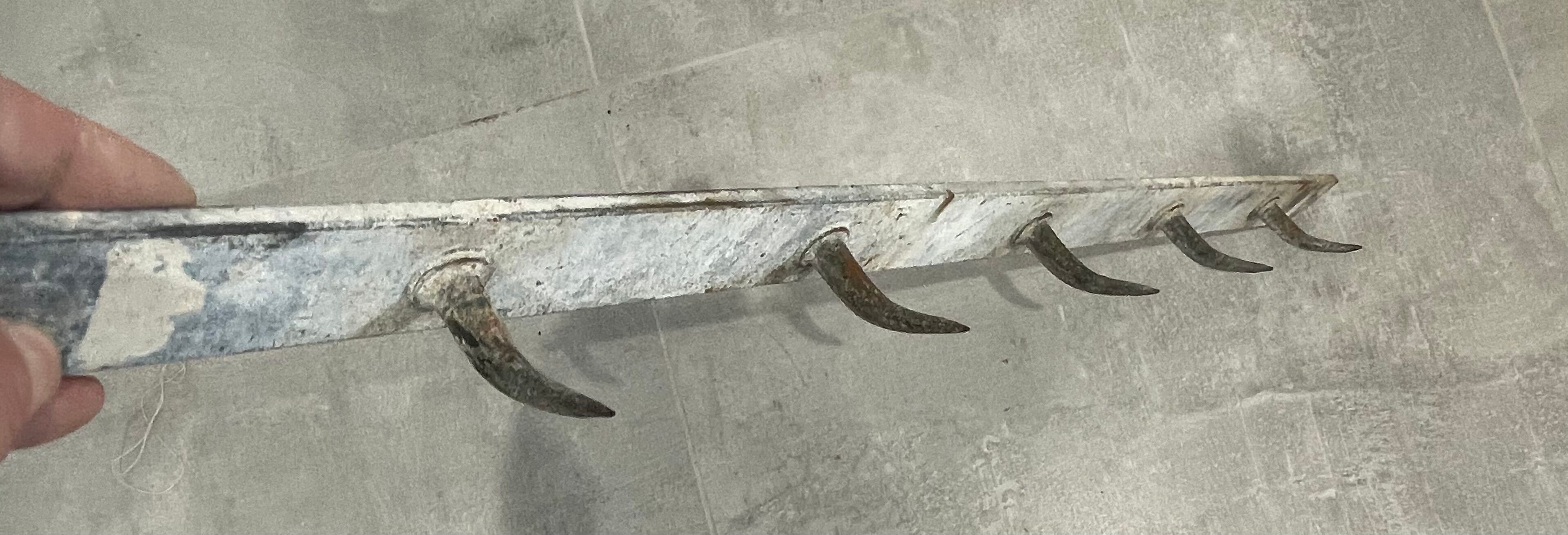 Butcher's hook, wolf's teeth, kitchen hat and hooks