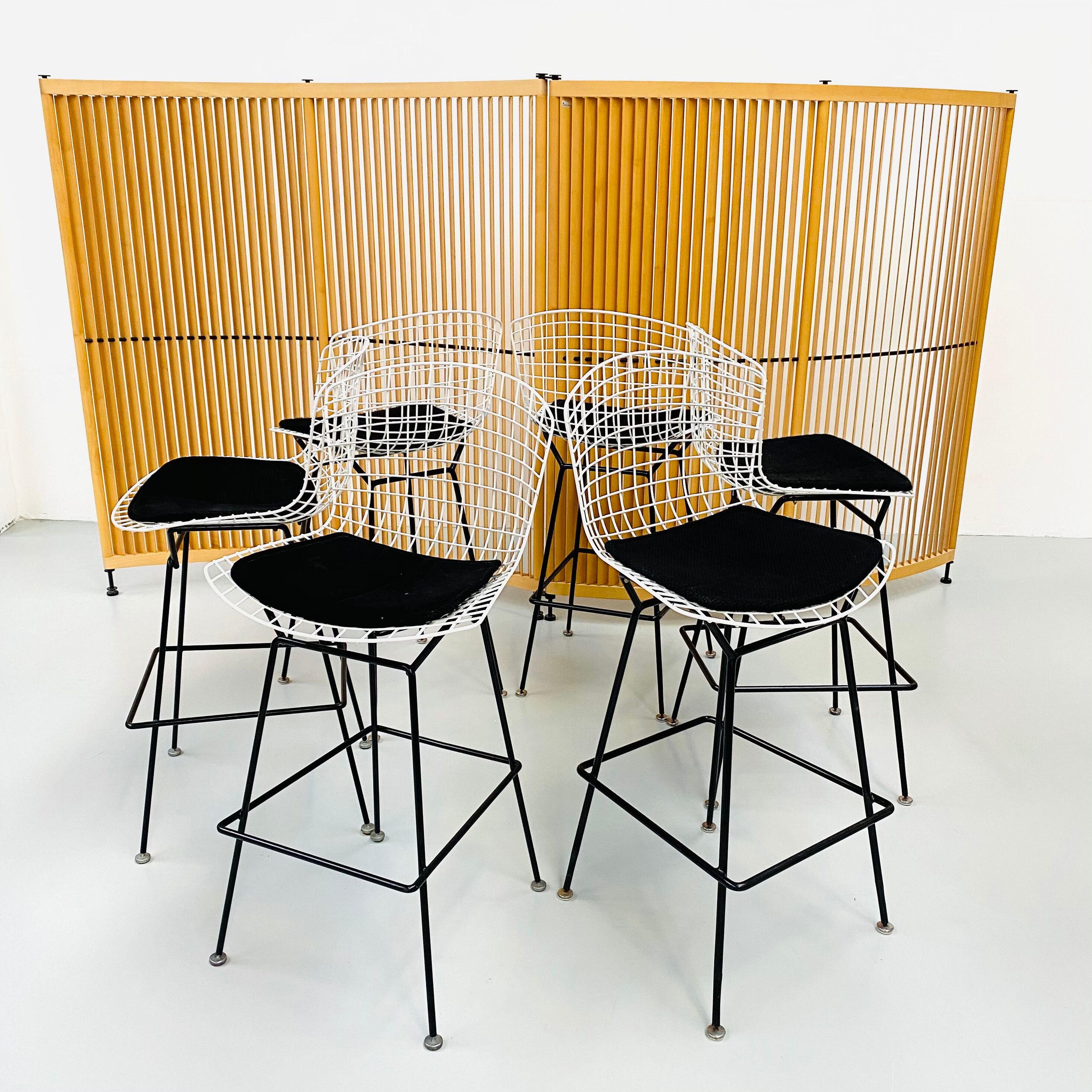 Wire barstools by Harry Bertoia for Knoll, 1960