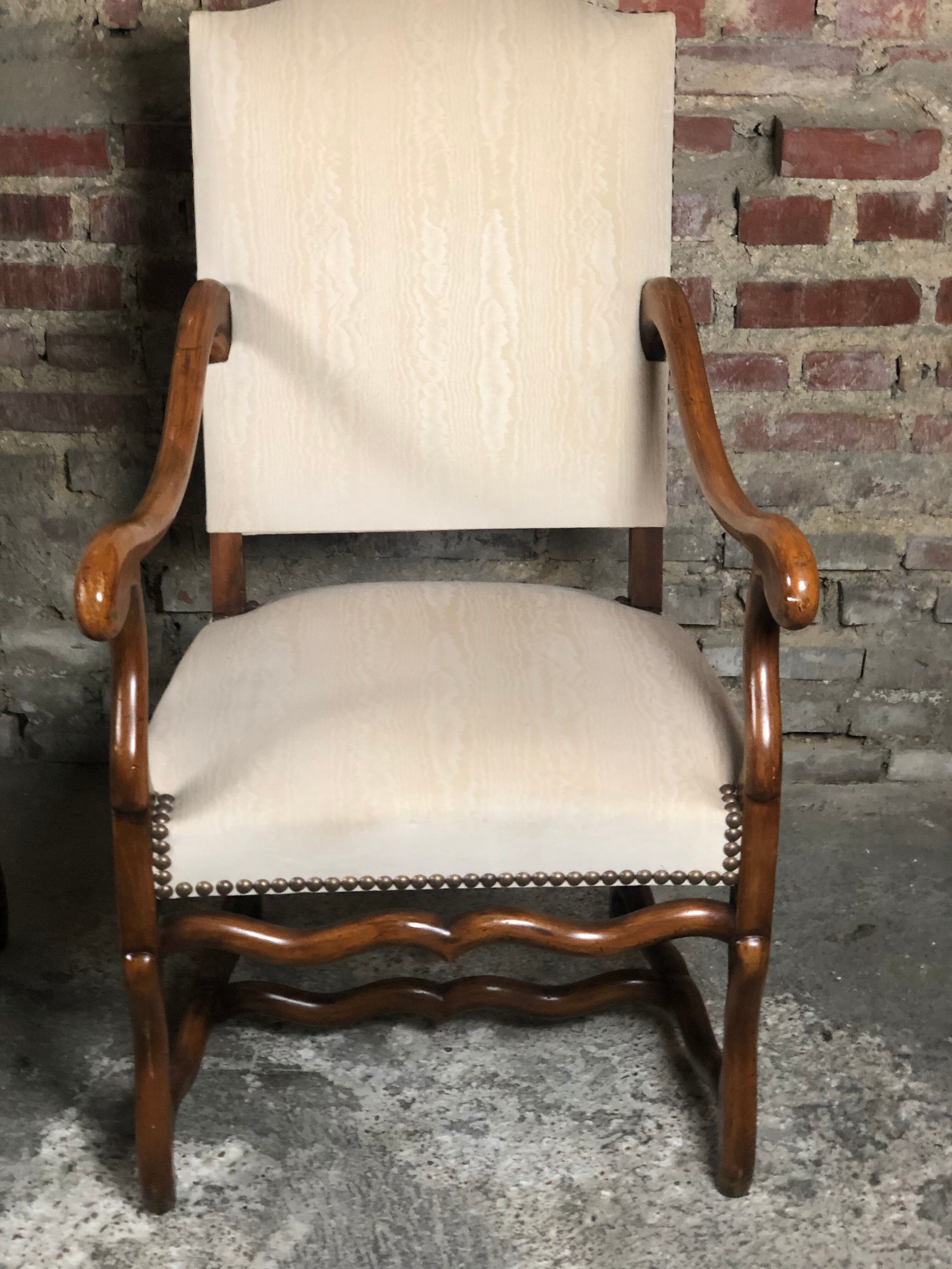 Chairs (pair) Sheep bones in walnut-tinted beech and marbled beige velvet