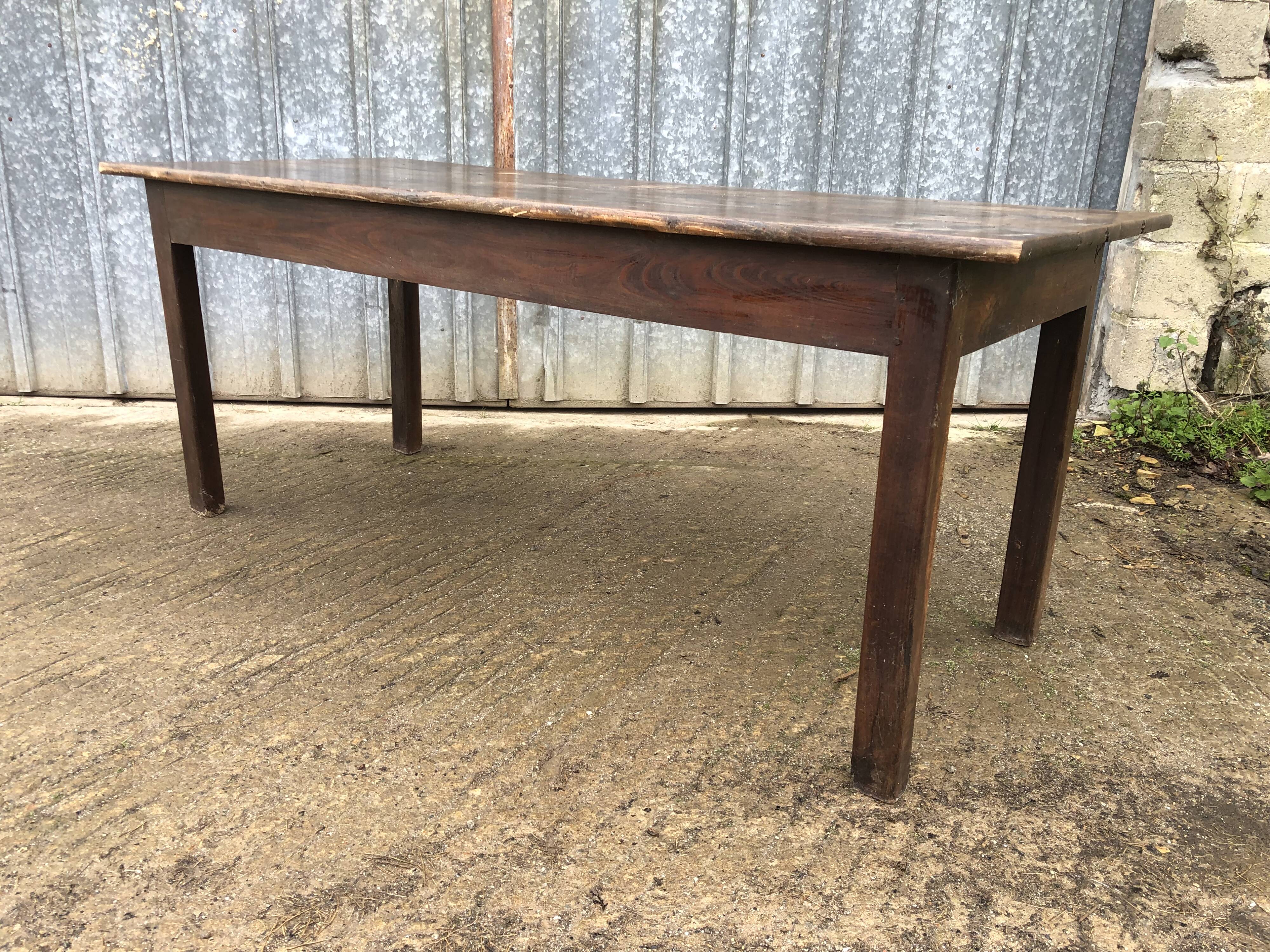 Rustic antique farmhouse table in solid oak with 1 drawer.