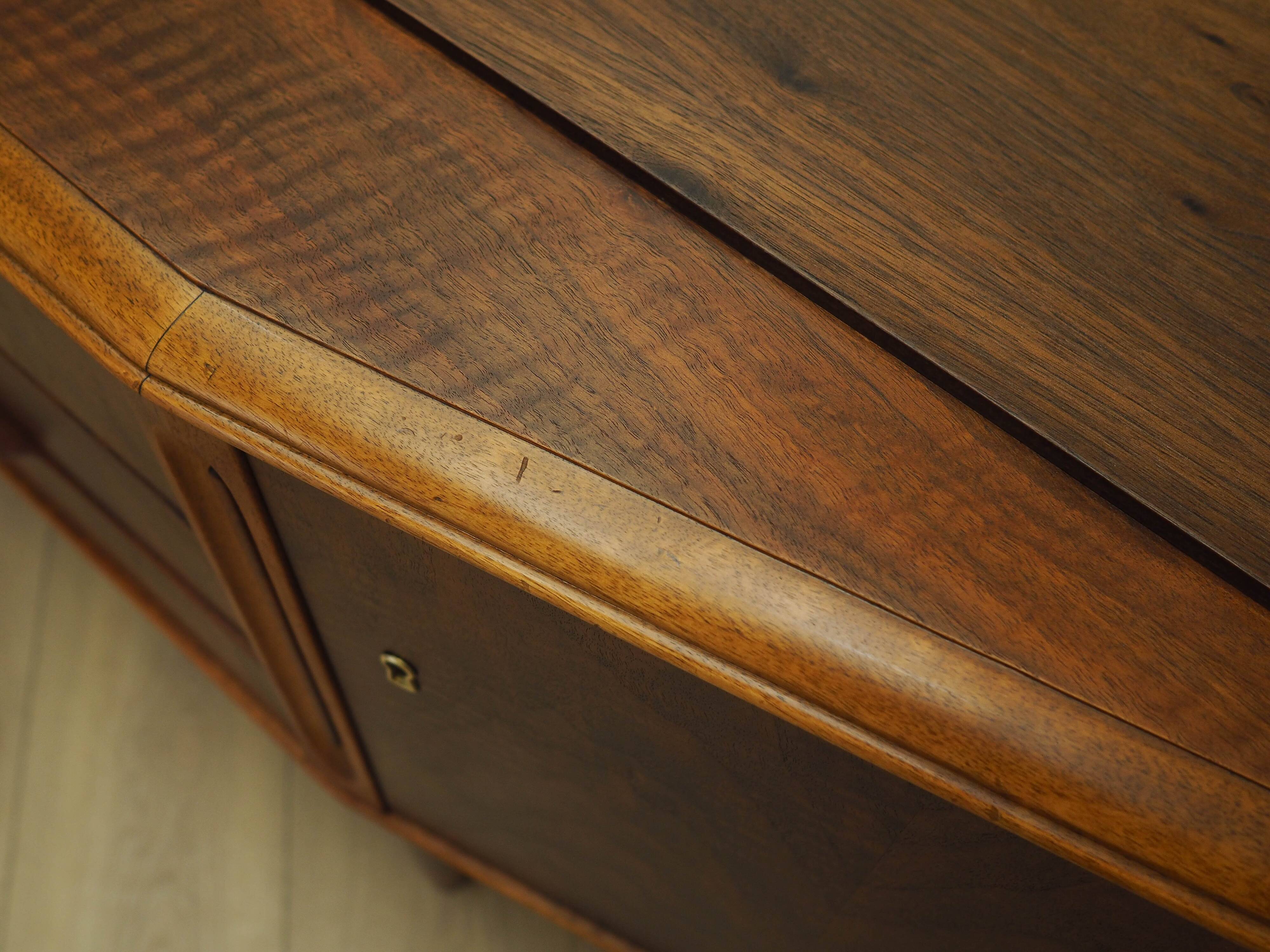 Buffet en noyer, design danois, années 1960, fabriqué au Danemark