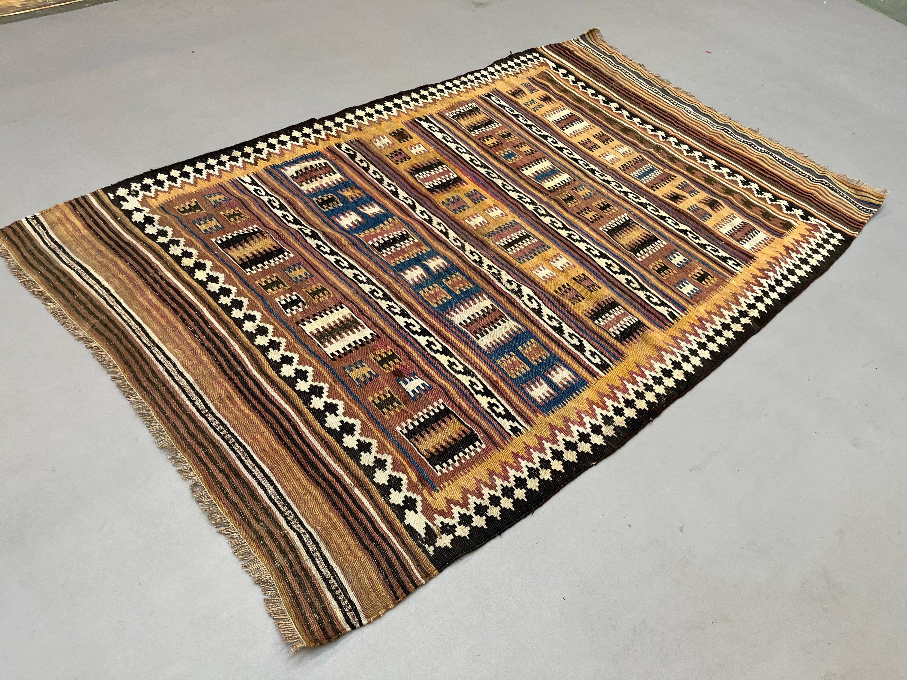 Vintage Persian Qasgai Kilim 254x154 cm Wool Kelim Rug Large Red, Black, Colorful