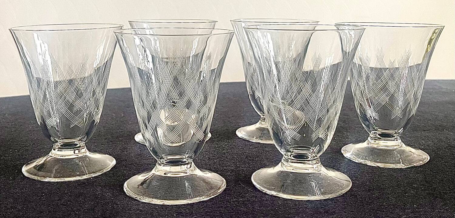 6 engraved wine glasses.
