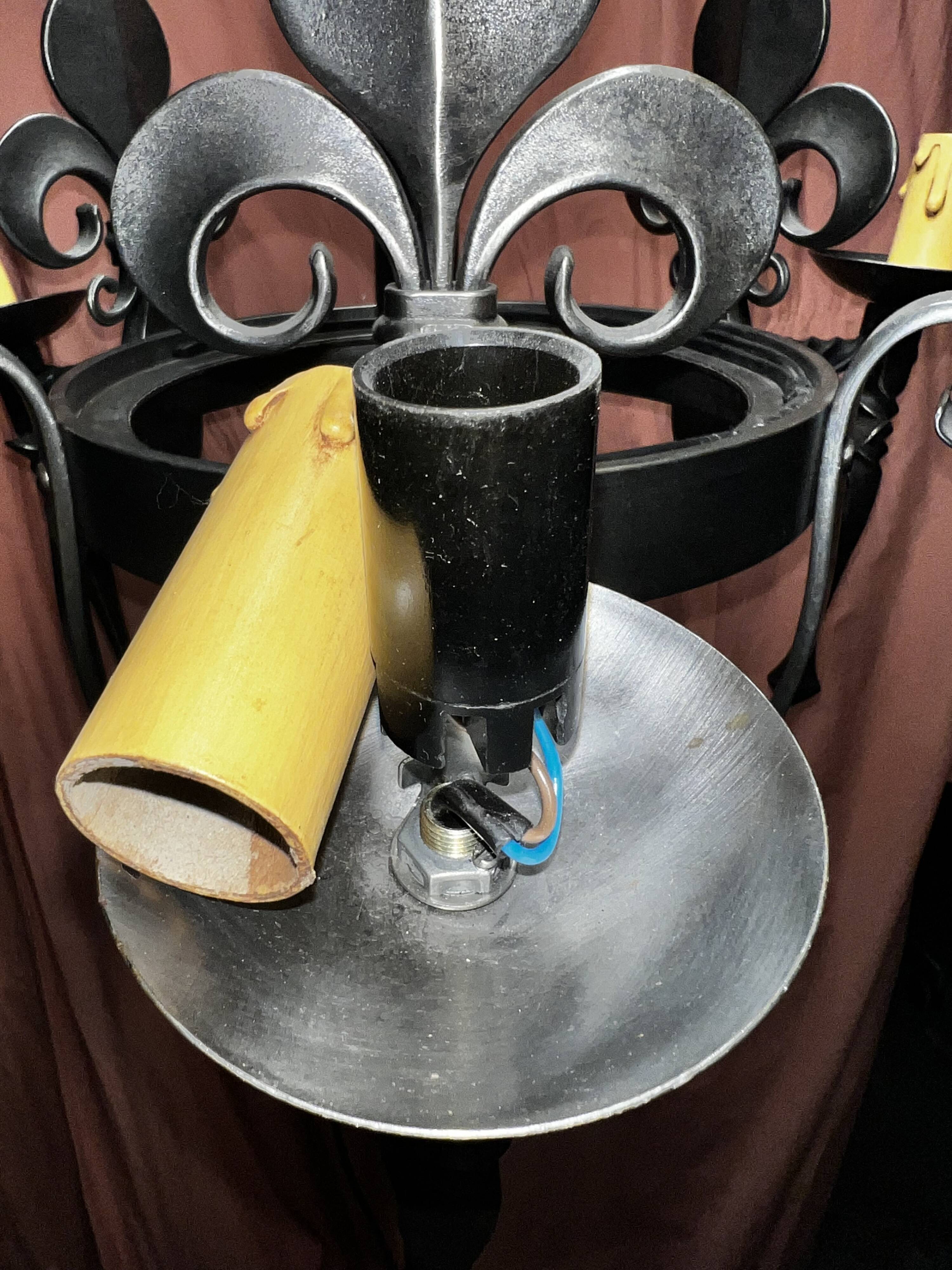 Lampadaire, de style médiéval, en fer fogé