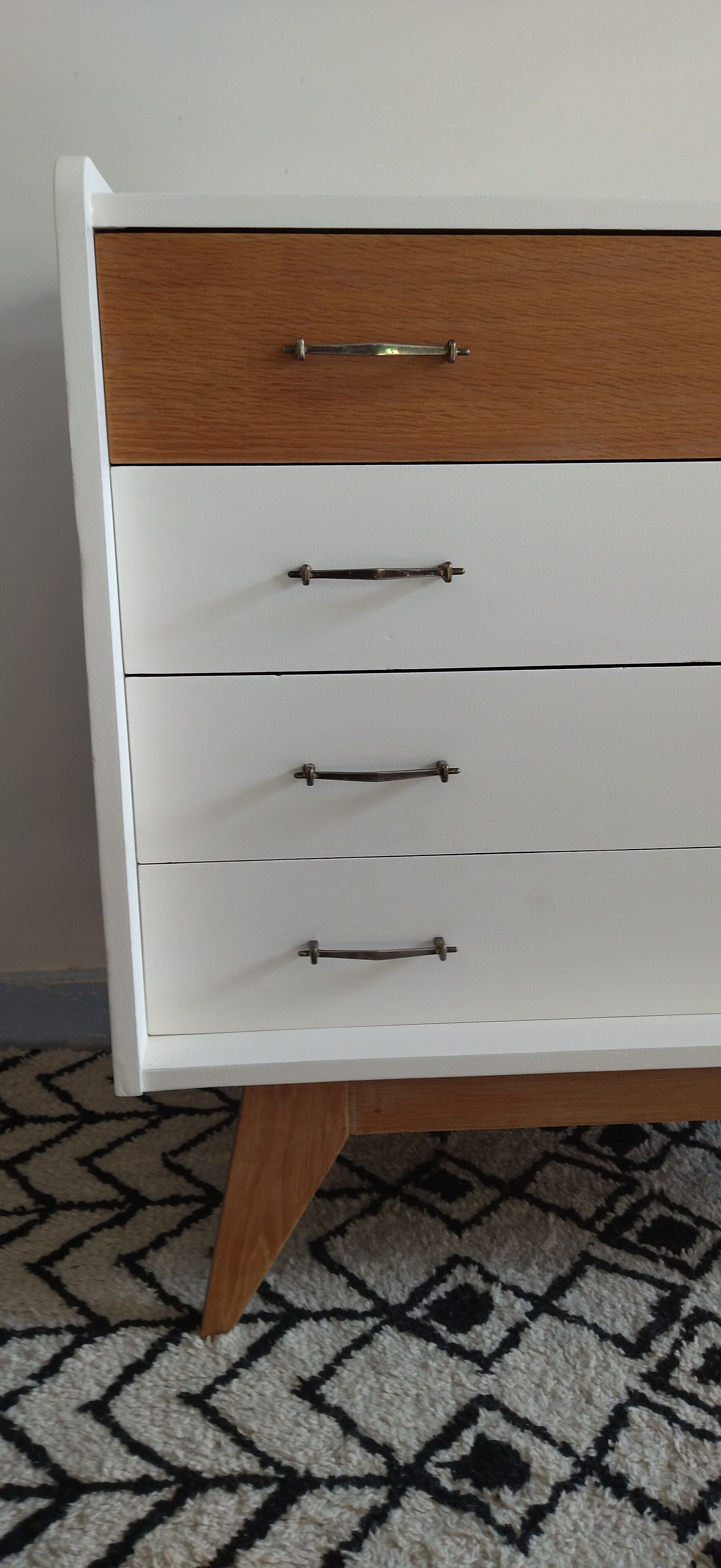 Chest of drawer compass feet