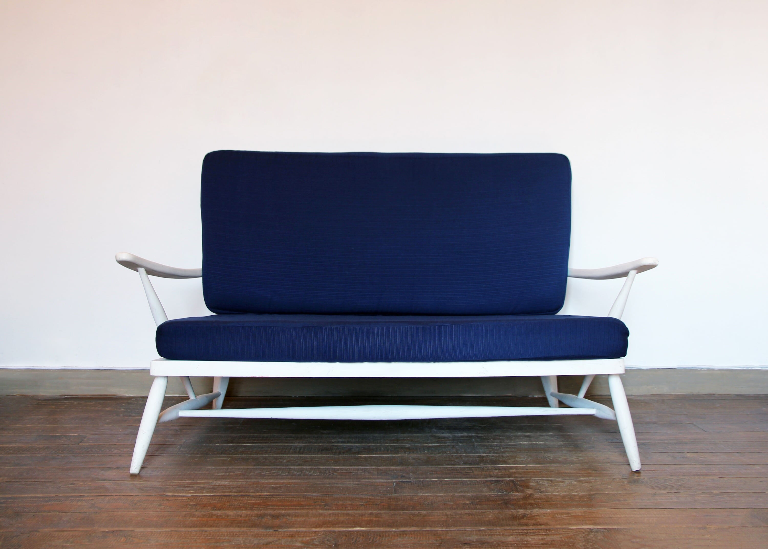 Sofa 2 place to Scandinavian lines