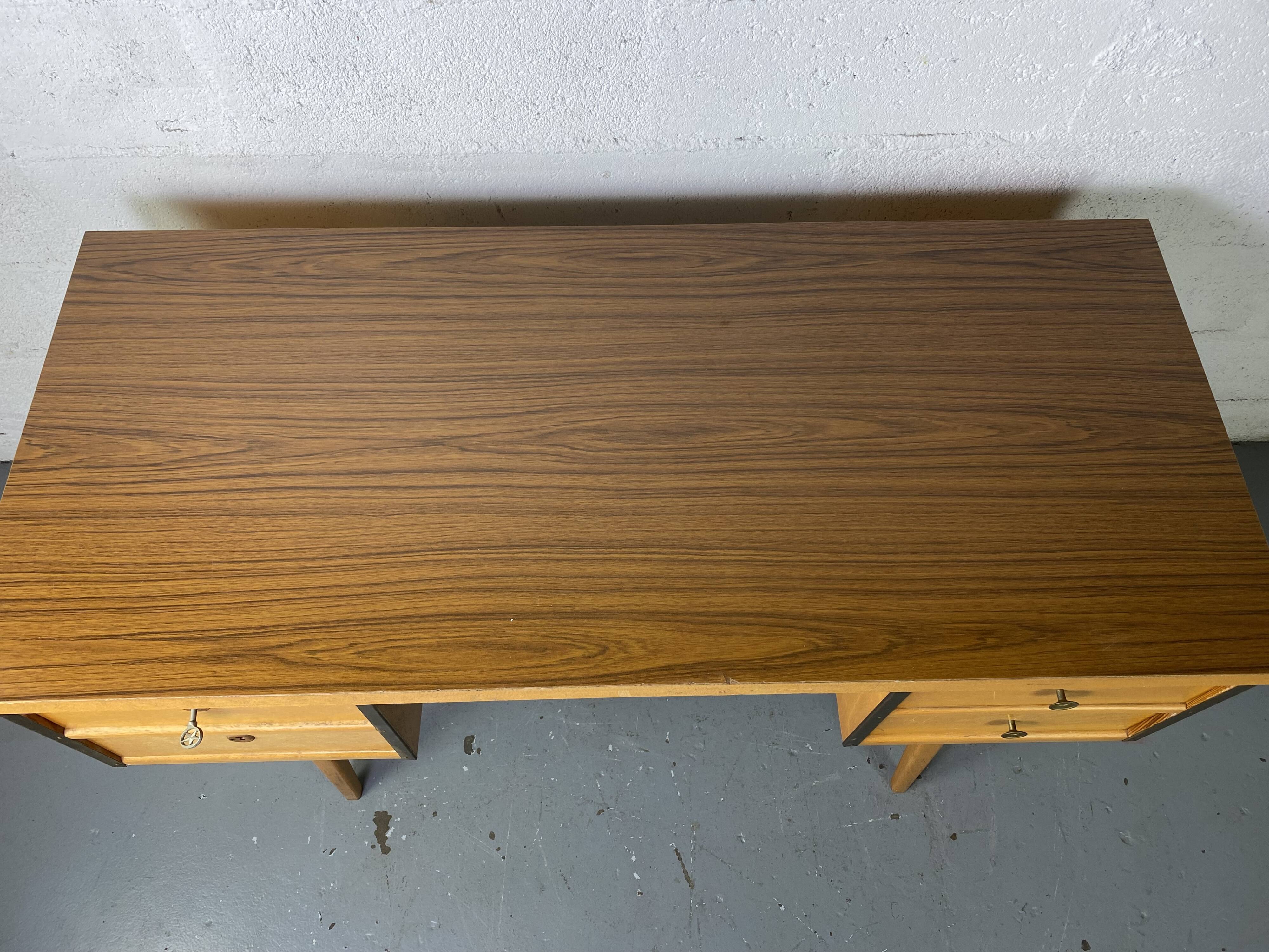 Desk Ekawerk Horn Lippe