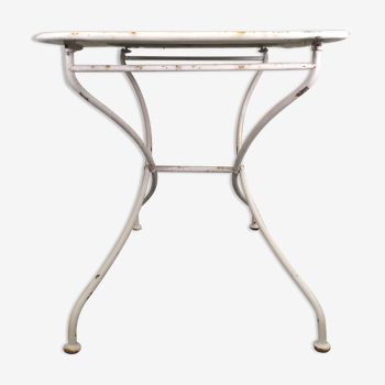 Ancienne table de jardin pliante en fer forgé blanche