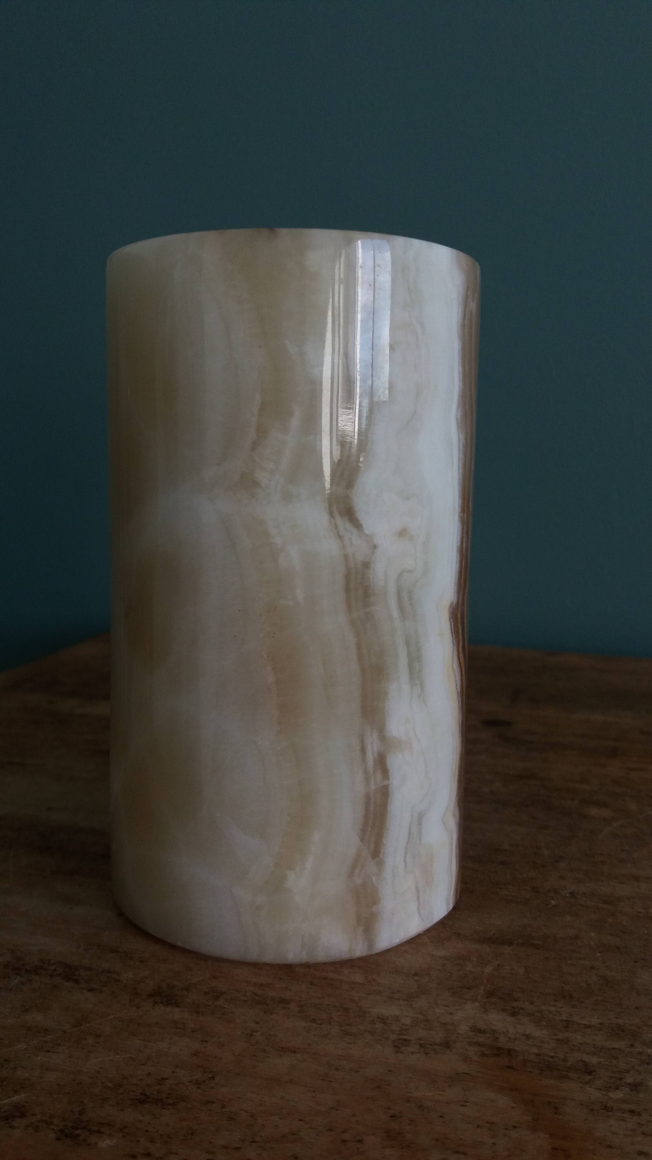 Vase pot for brushes and pencils in marble or onyx.