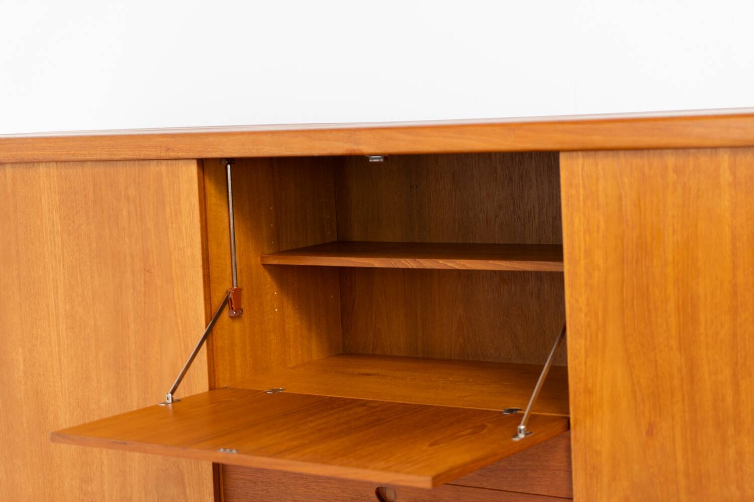 Buffet haut de Henry W. Klein pour Bramin en teck (Danemark, années 1960).