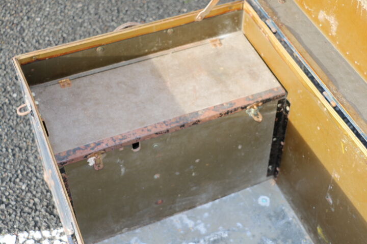 Old large-format trunk 930cm