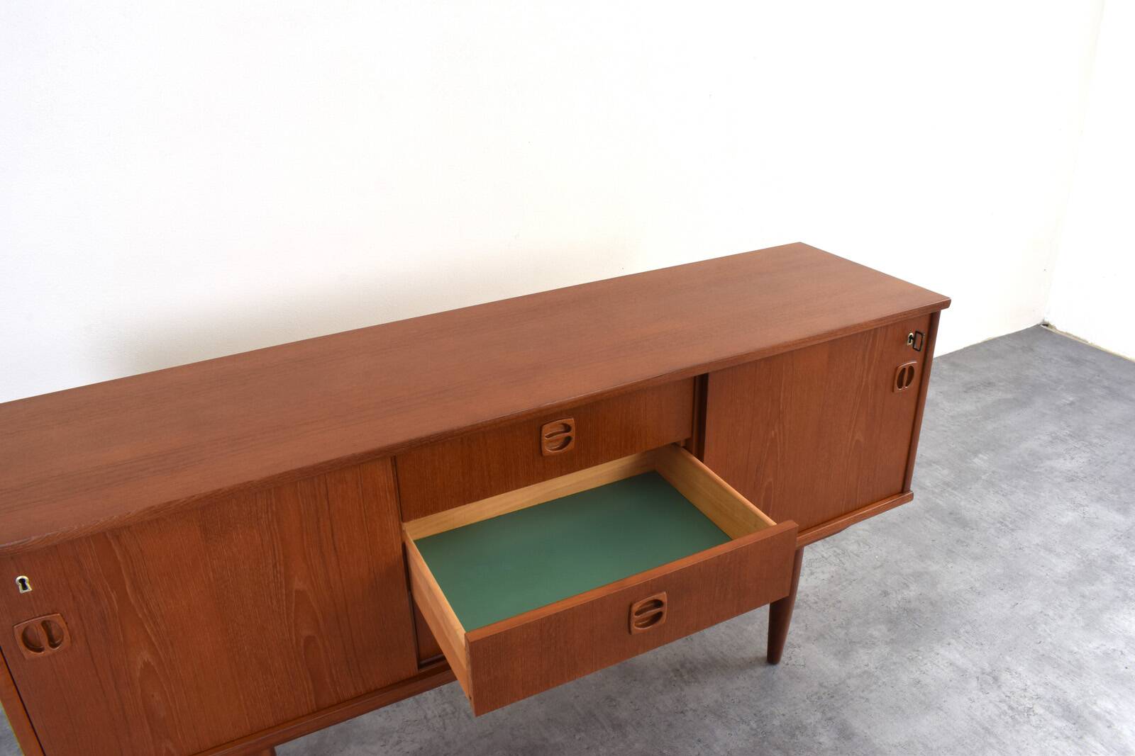 Buffet en teck danois des années 1960.