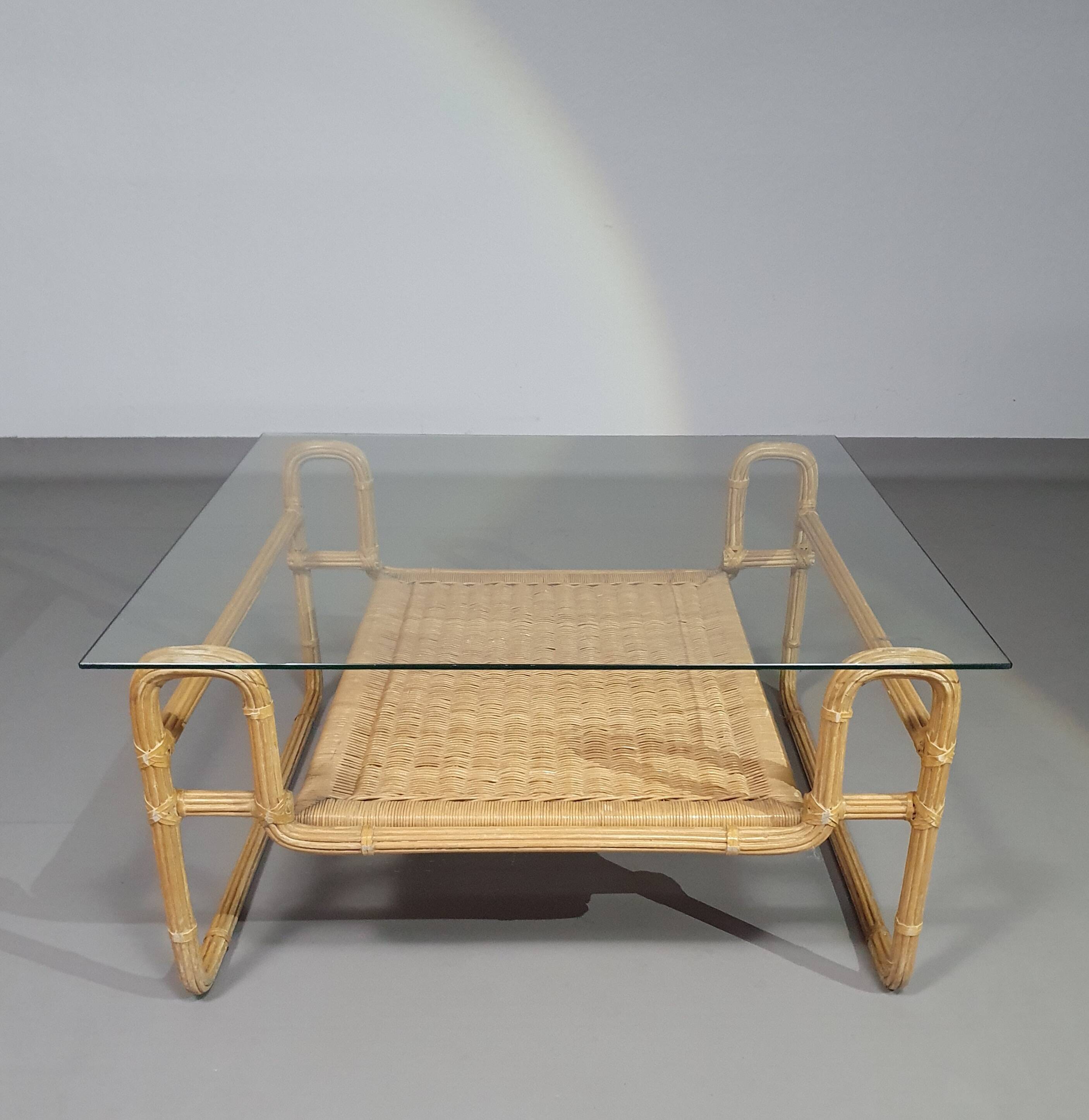Bauhaus coffe table. Iron frame / pencil reed / split reed / rattan 75 x 75 x 40 cm