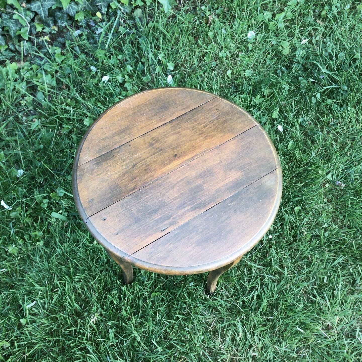 Quadripod pedestal in solid wood