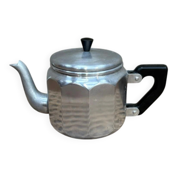 Cafetière ancienne en aluminium