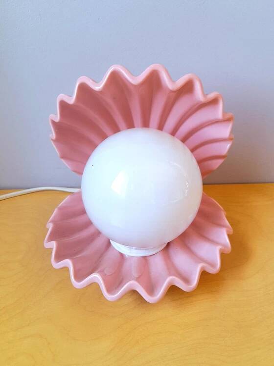 Ceramic and opaline shell lamp