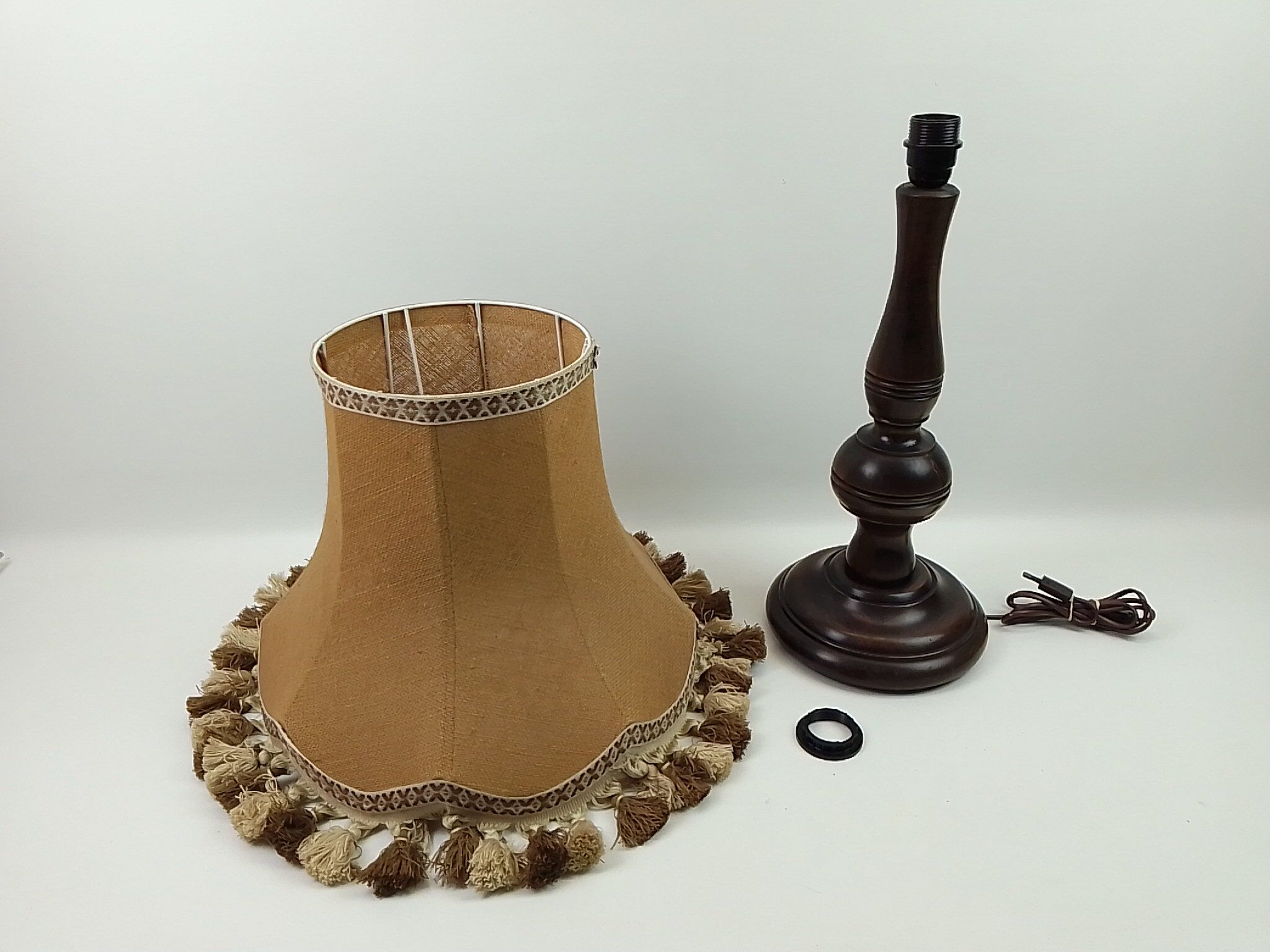 Rustic lamp with wooden foot and jute-style shade with 77cm fringed jute