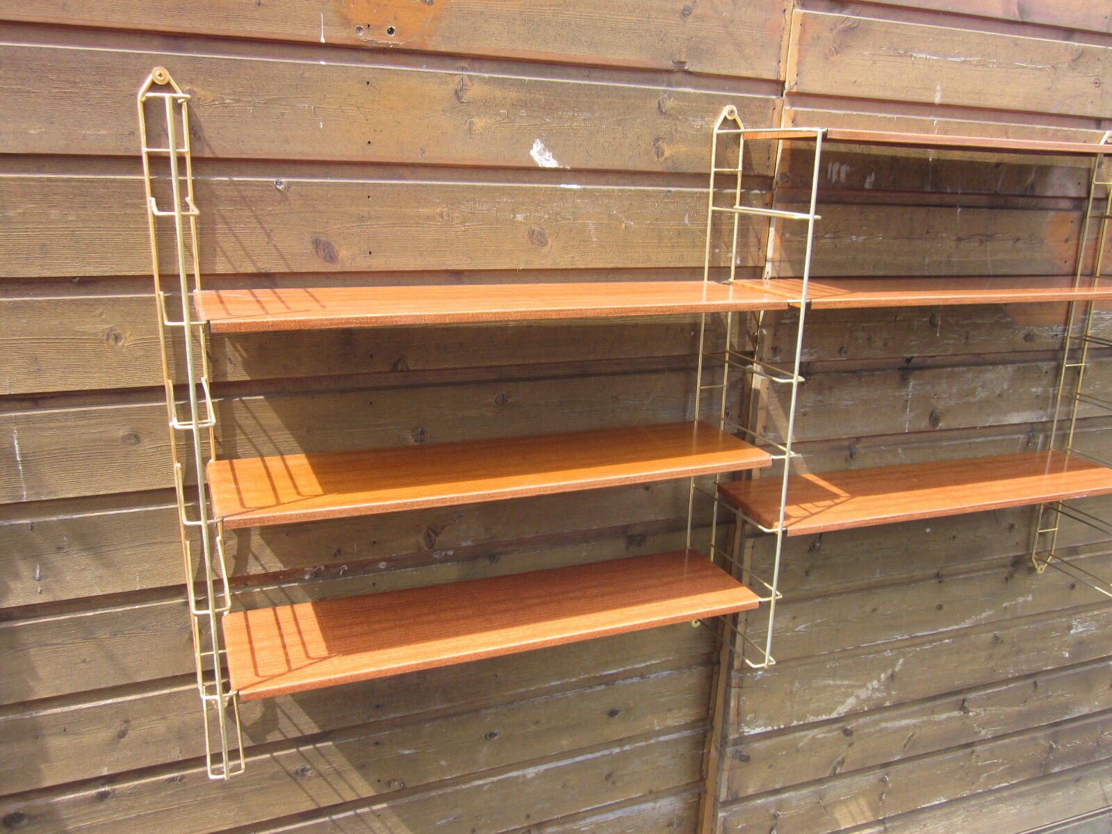 Modular shelves for 60 years in metal