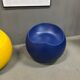 Paire de ball chairs yellow & blue