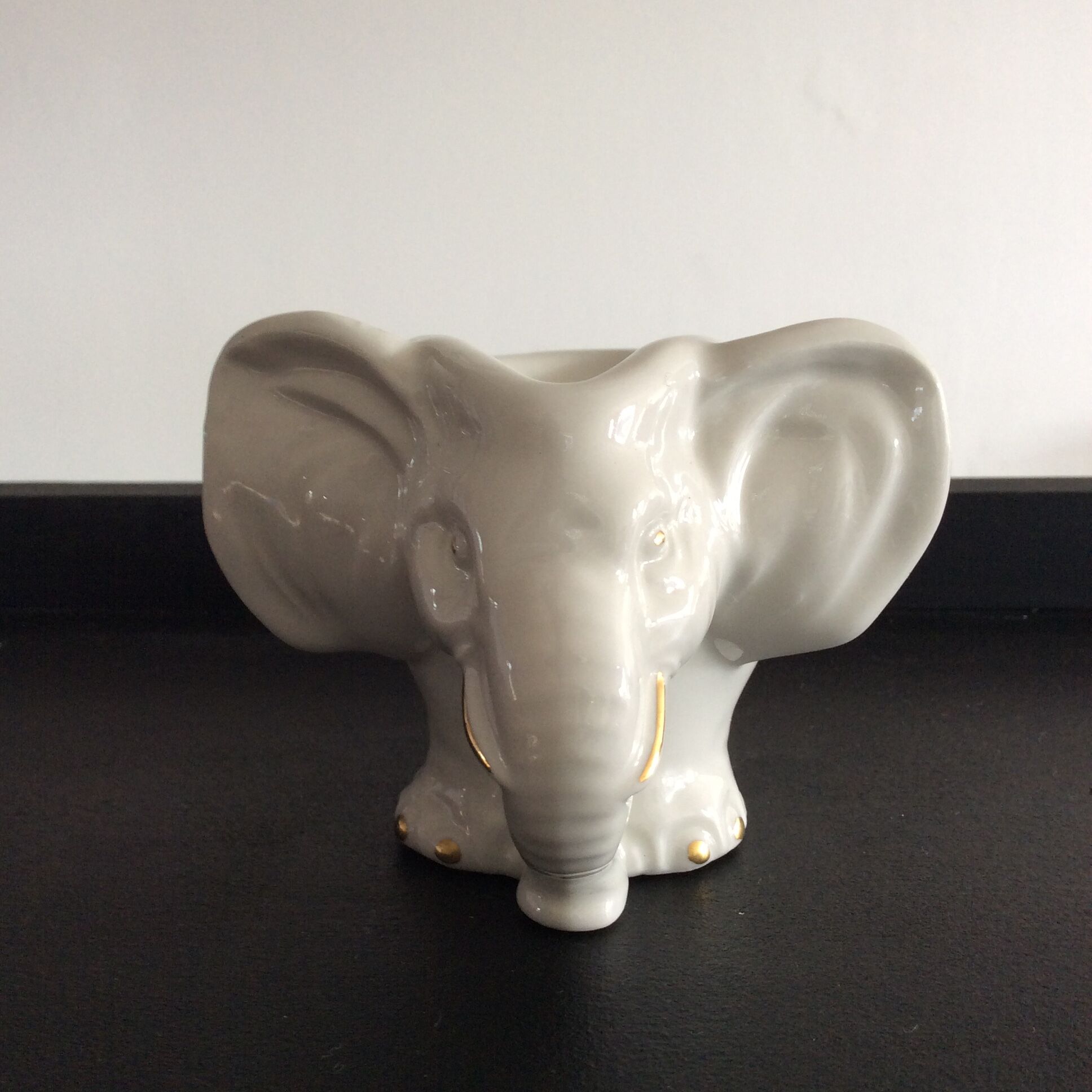 Empty elephant pocket in porcelain of the 70s stamped Capodimonte