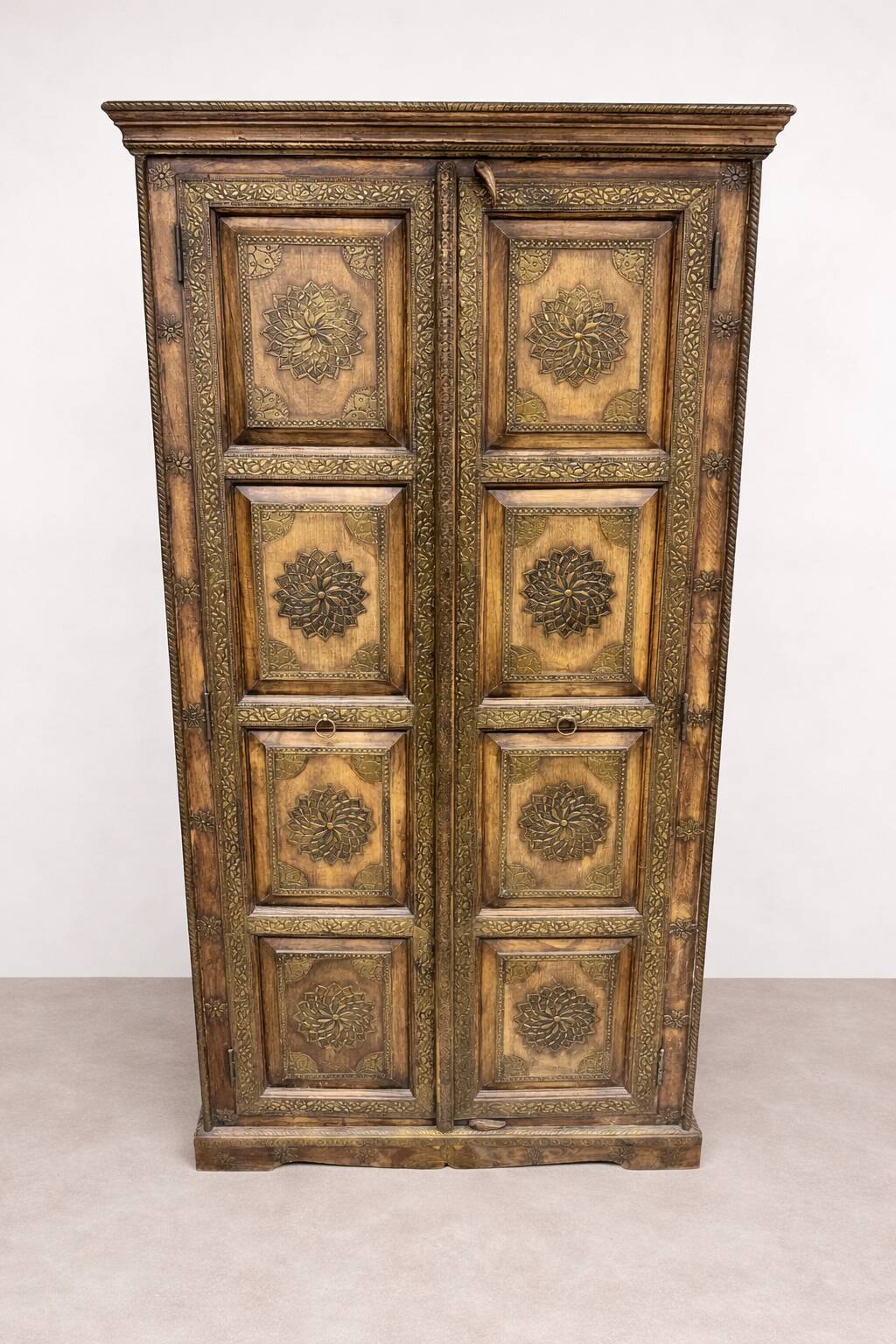 Carved wooden wardrobe and repoussé metal – Indian inspiration – 20th century