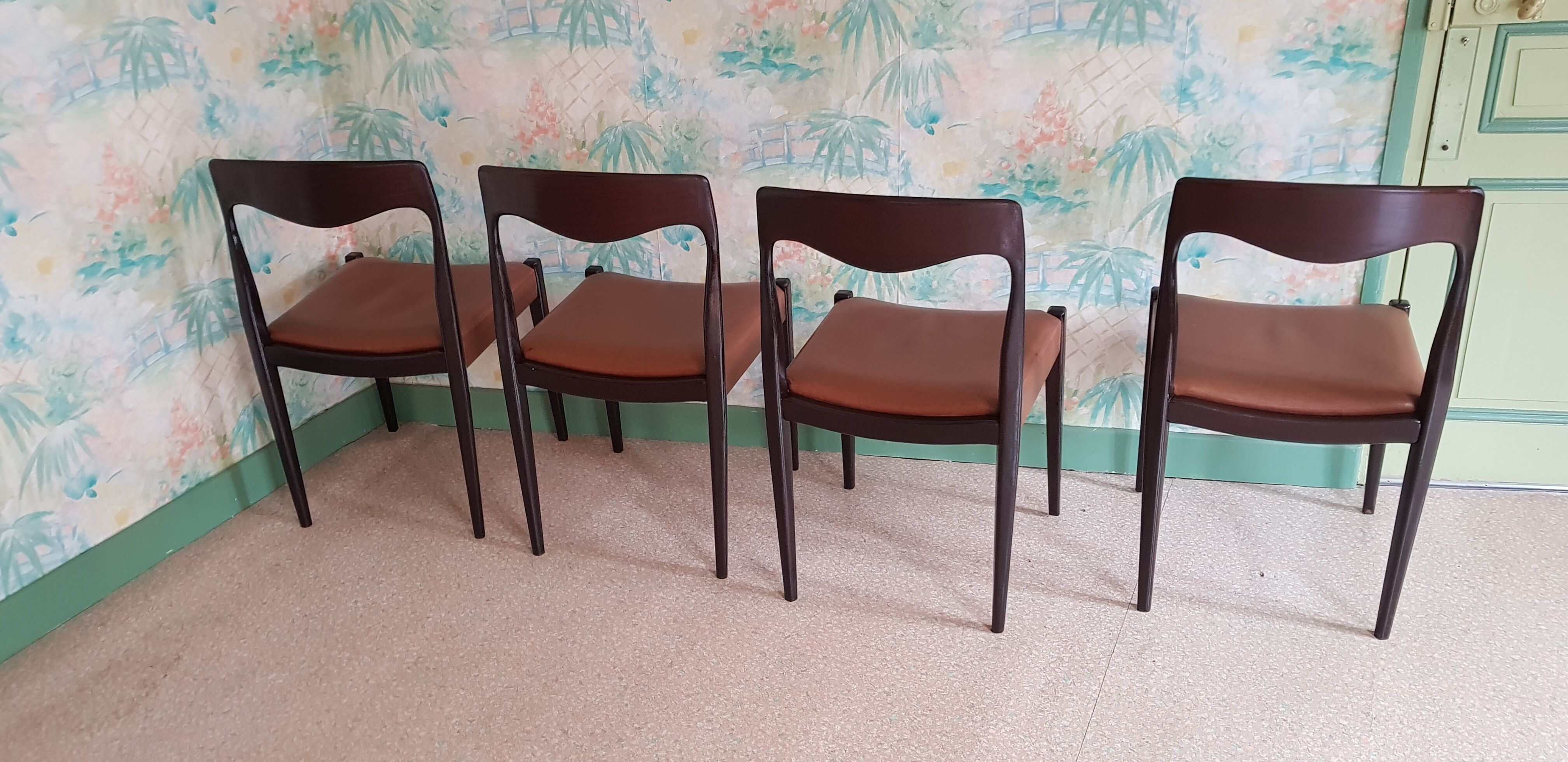 Suite de 4 chaises Moller
