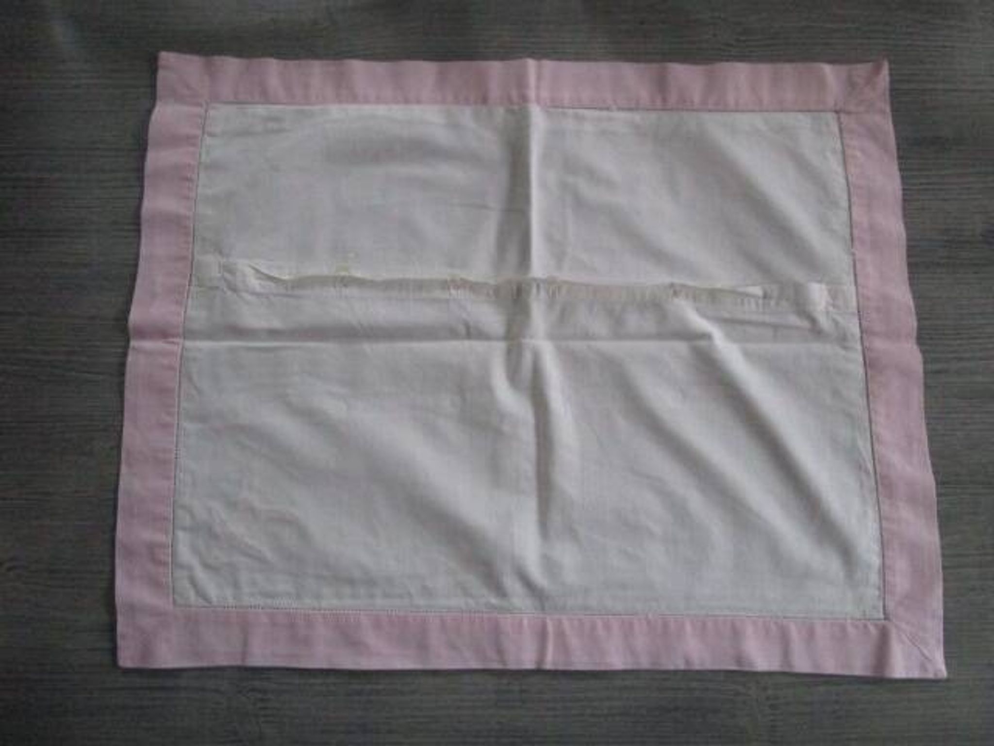 Taie d'oreiller d'enfant ancienne brodée