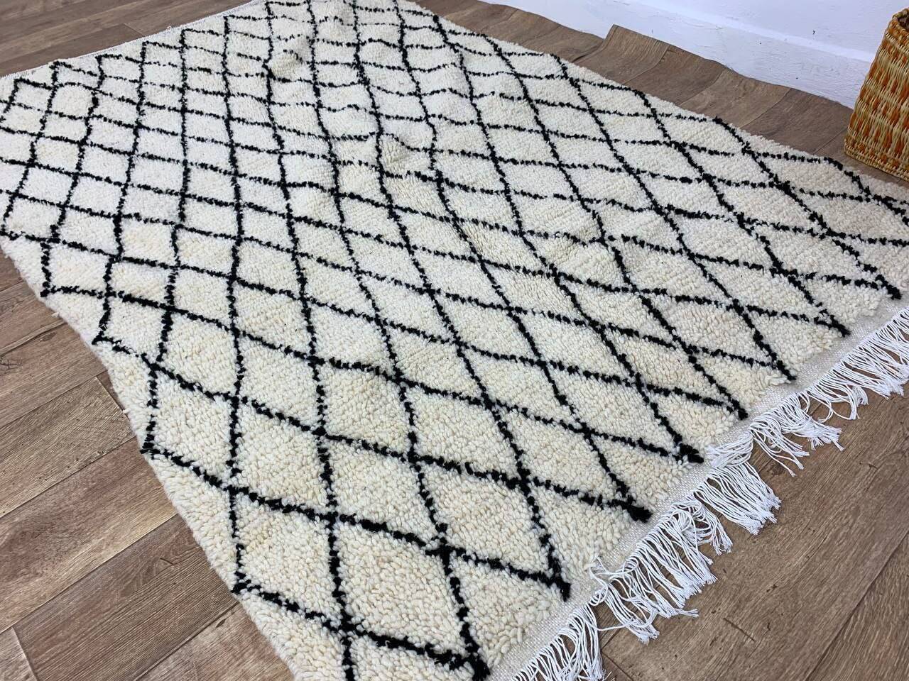 Handmade moroccan berber rug 210 x 130 cm