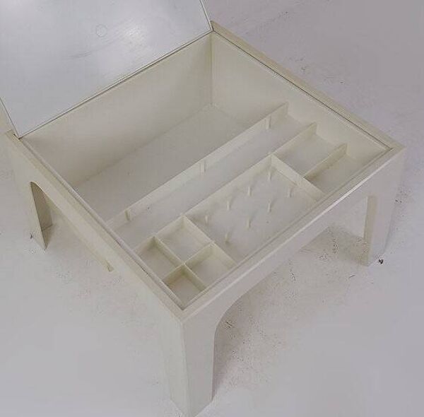 FLAIR ''Travailleuse'' Coffee Table 1970s