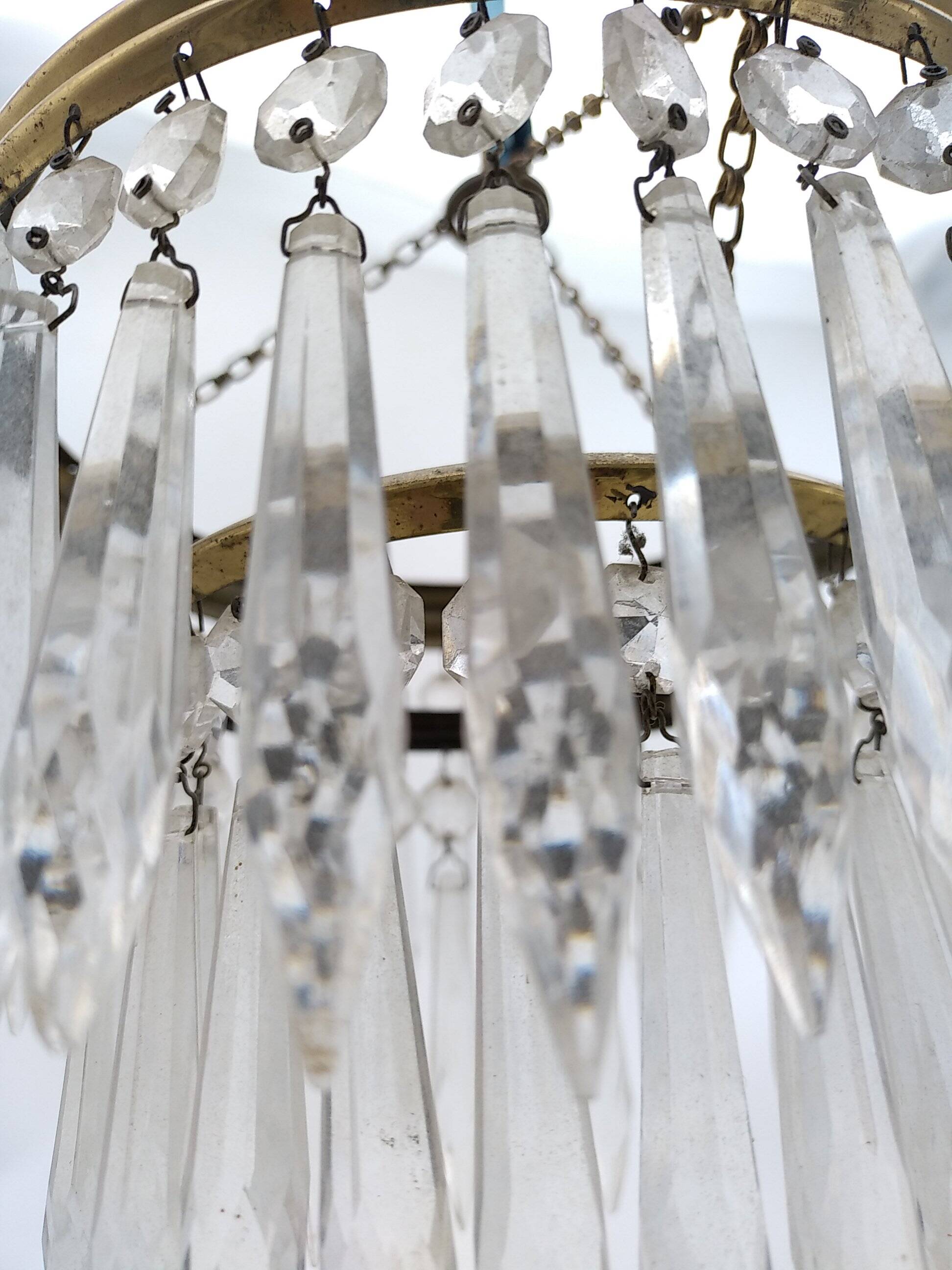 Small icicle tassel chandelier. Not electrified.