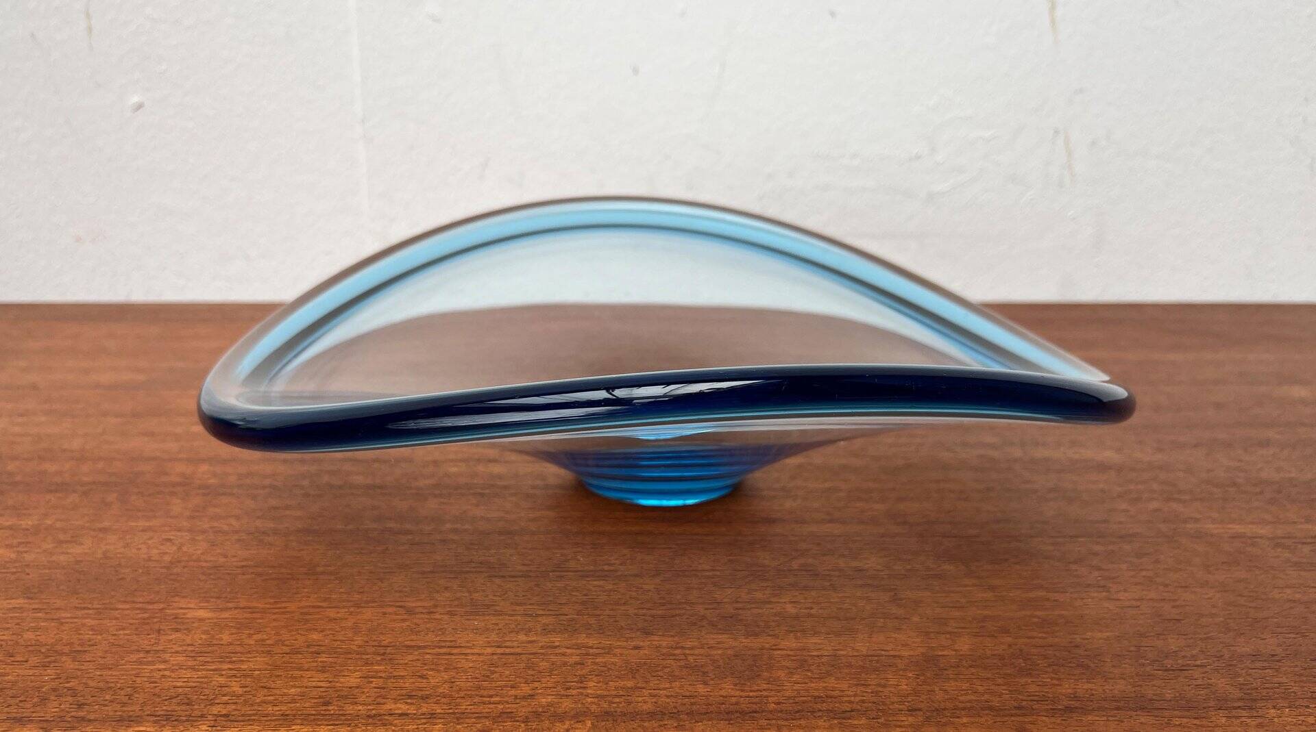 Art glass bowl from the Mid-Century Danish Thule series by Per Lütken for Holmegaard, 1960s.