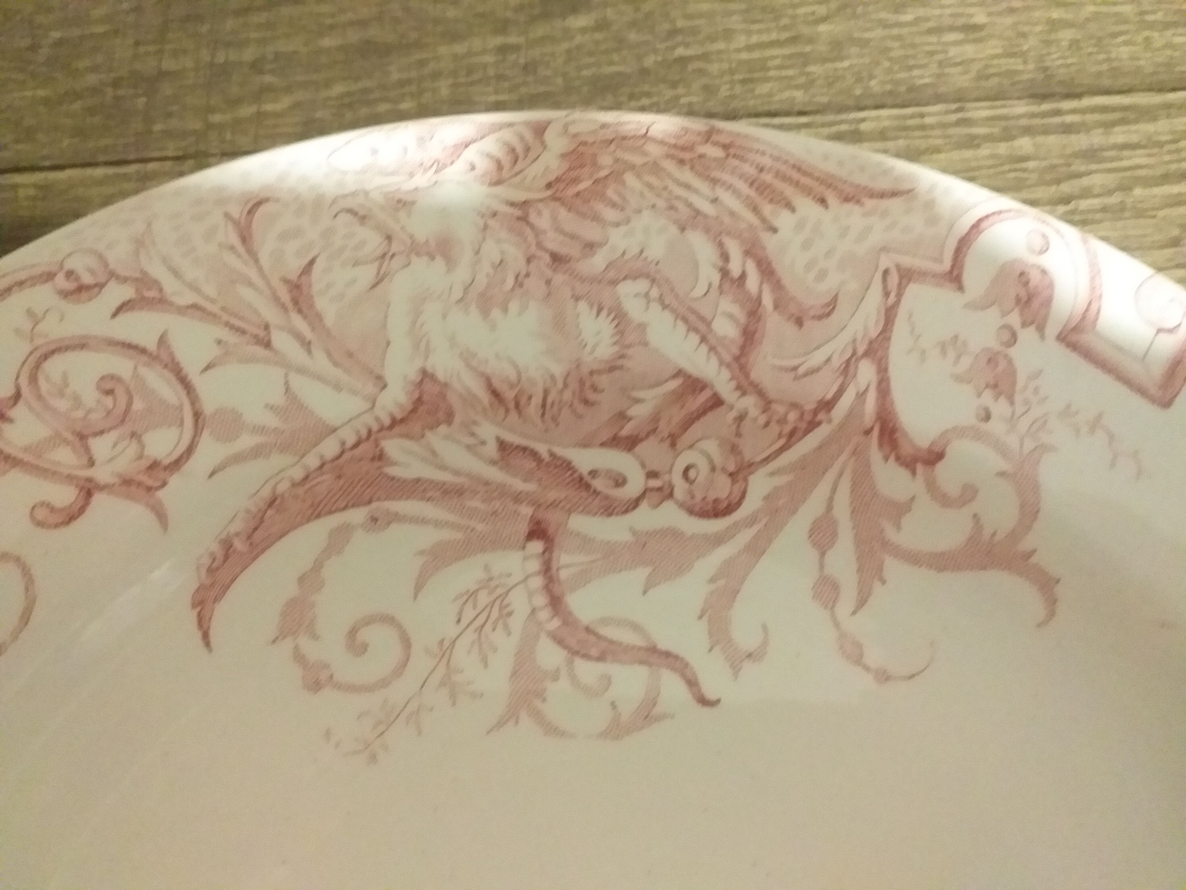 Porcelain plate of Lunéville model Griffon
