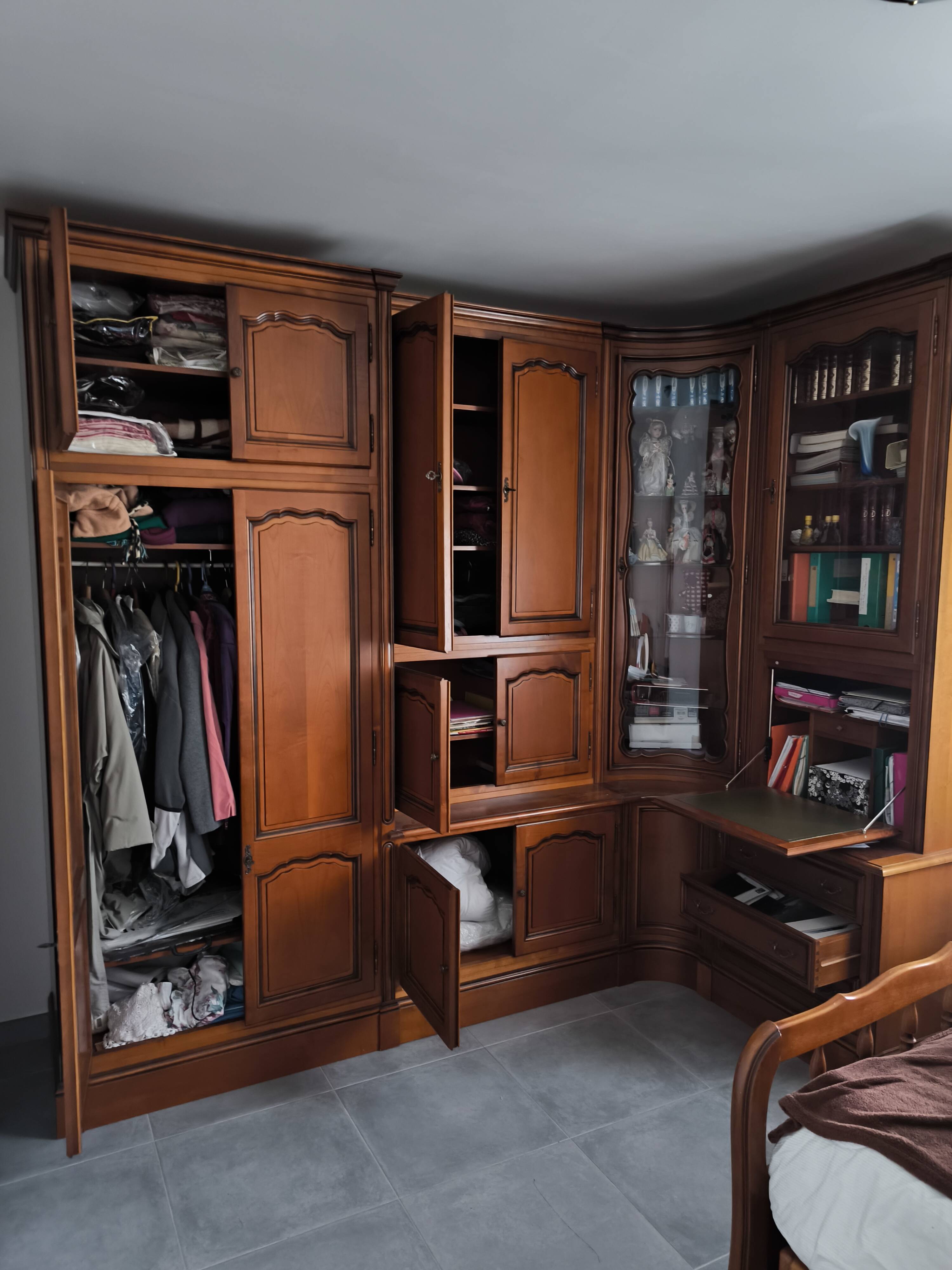 Novéstyle wardrobe