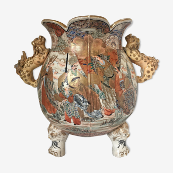 Large perfume pot in earthenware of Satsuma Japan around 1900-1920