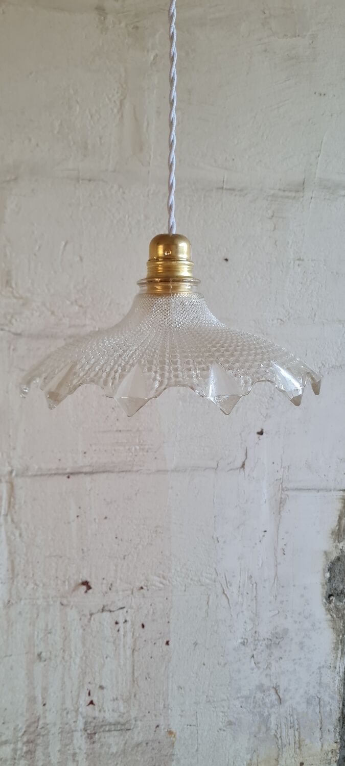 Pressed glass suspension