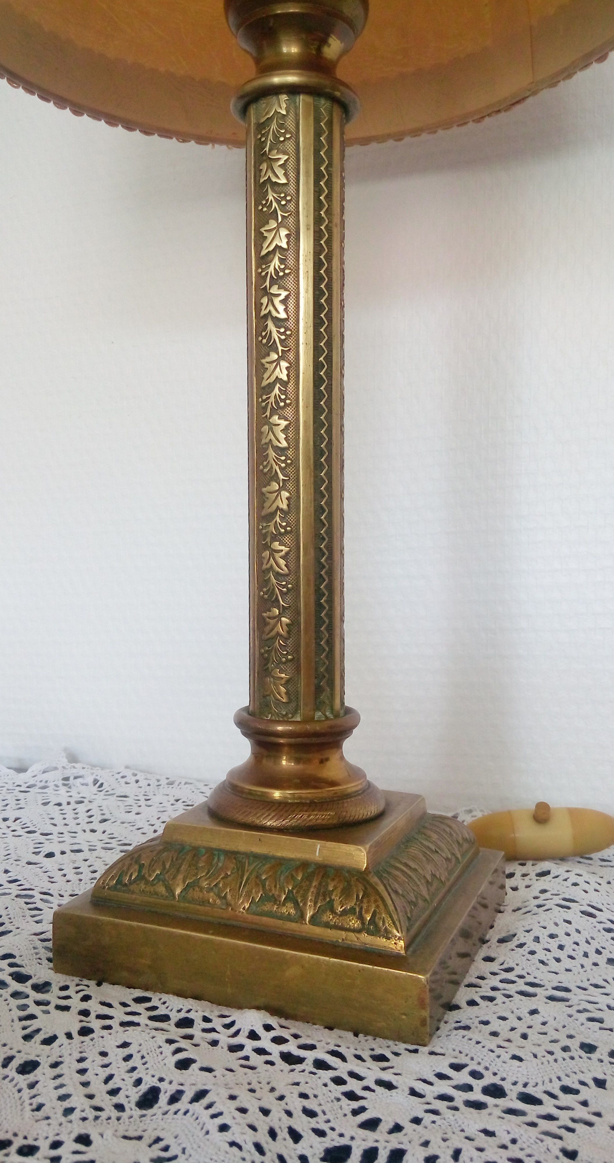 Bronze and brass table lamp, floral decoration with vine leaves