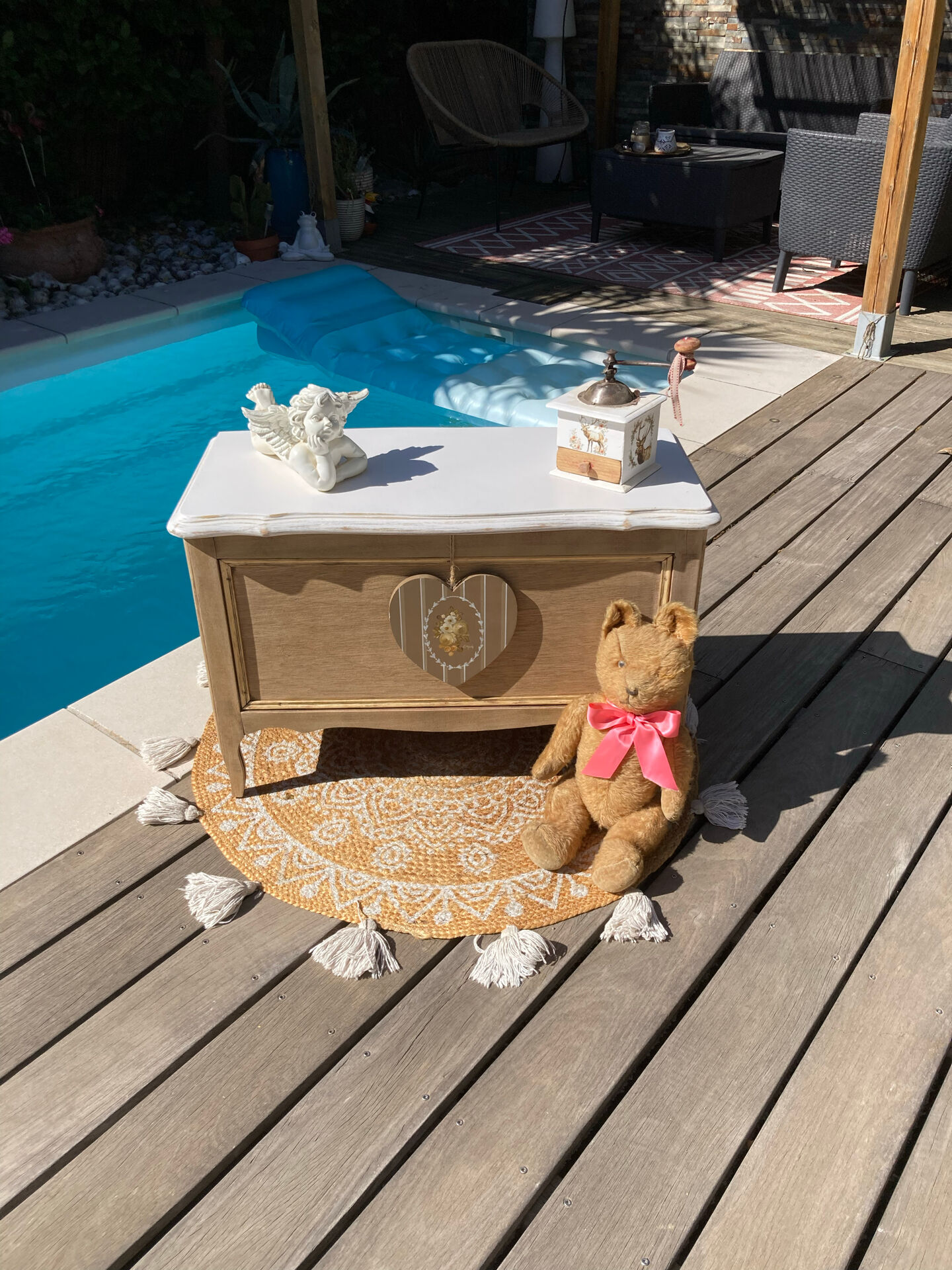Very nice vintage heart toy chest in L. Ashley removable style.