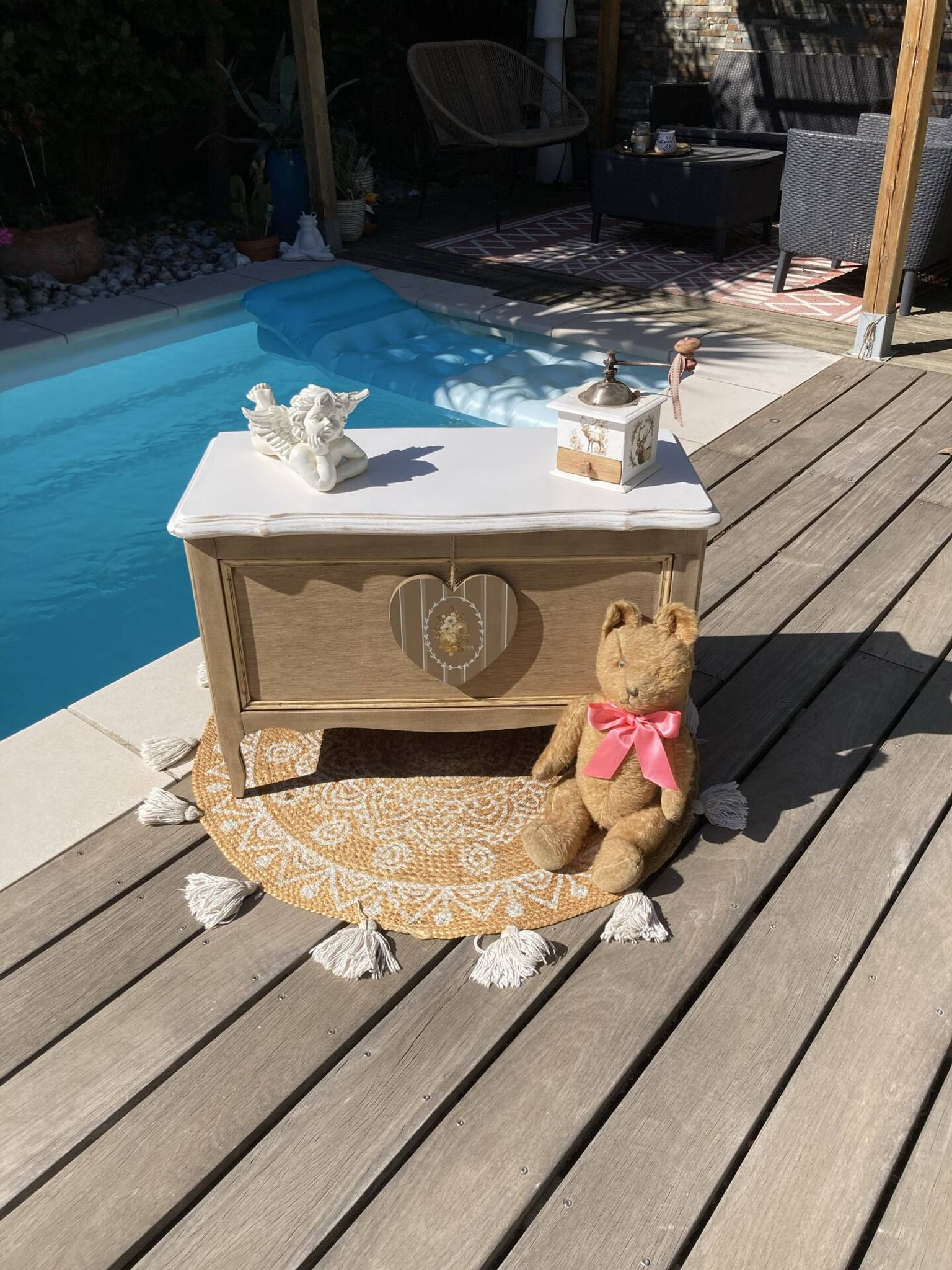 Very nice vintage heart toy chest in L. Ashley removable style.