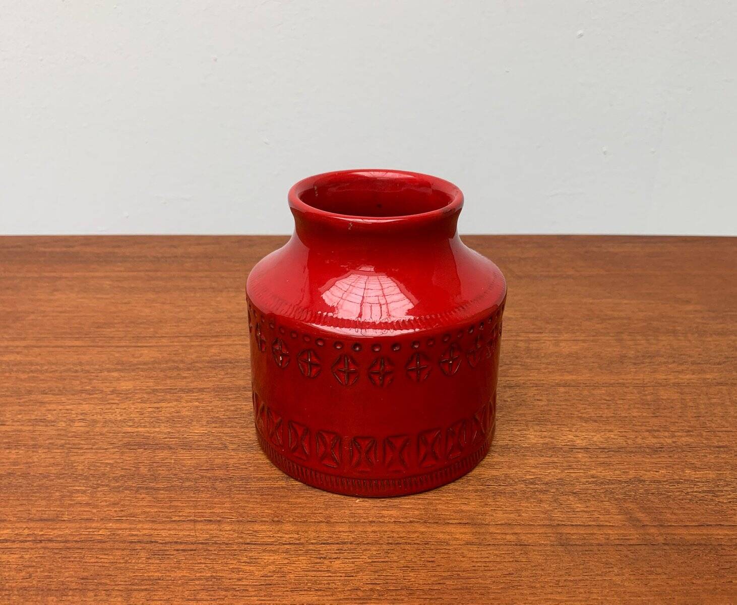 Italian red ceramic vase from the mid-century by Aldo Londi for Bitossi, 1960s.