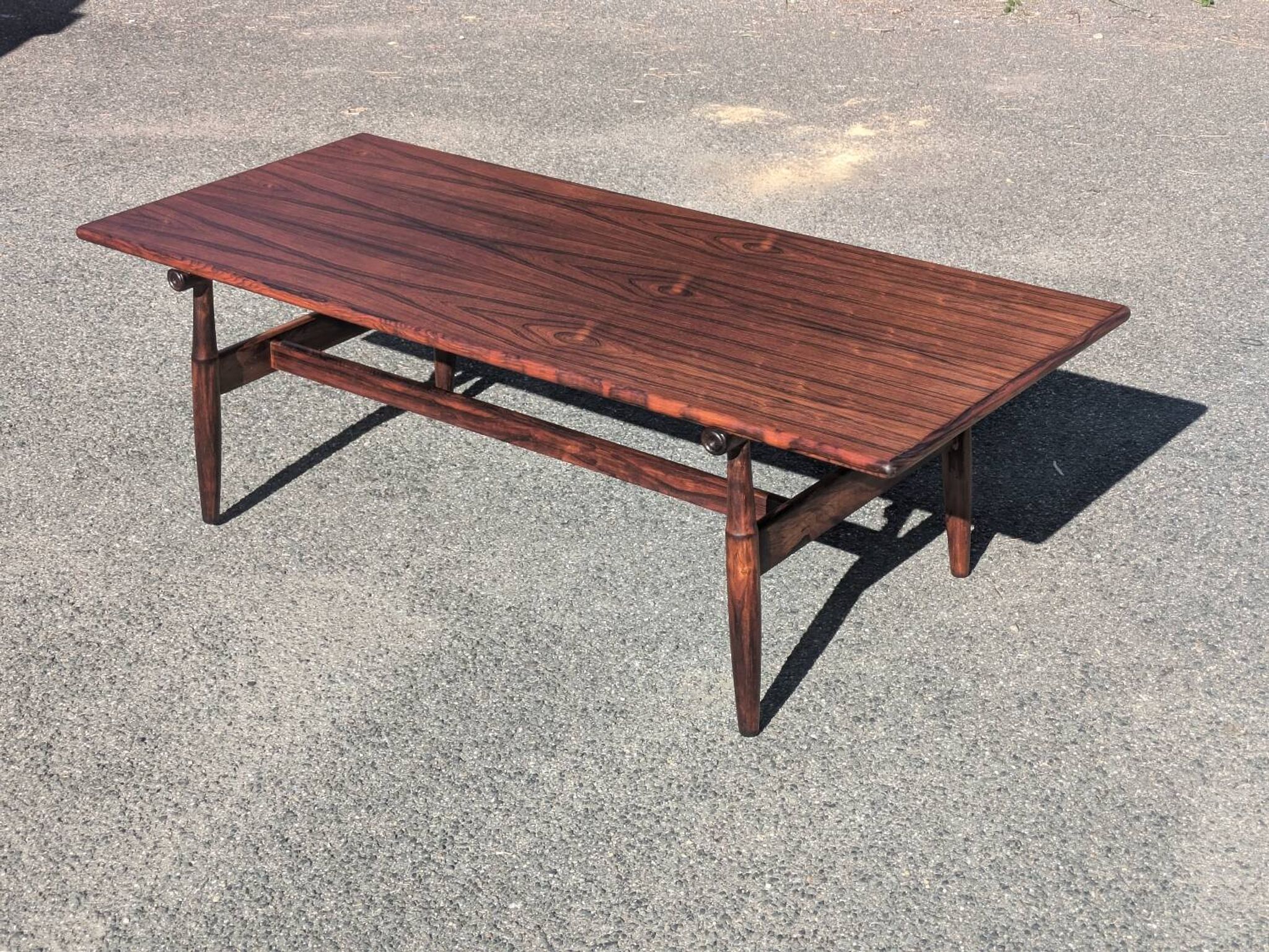 Table basse vintage en palissandre – style scandinave années 60