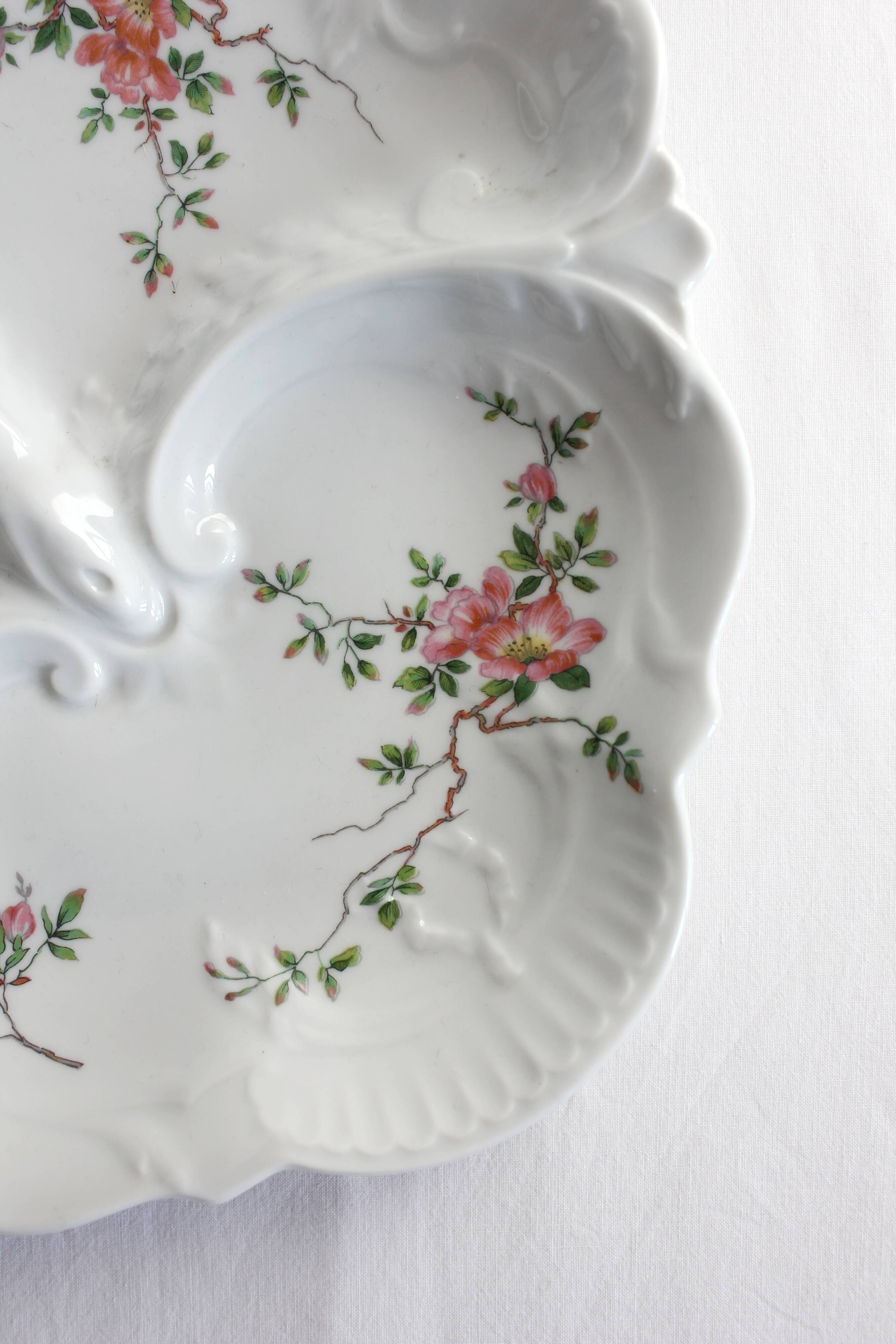 Aperitif dish called "beggar" in vintage Limoges porcelain