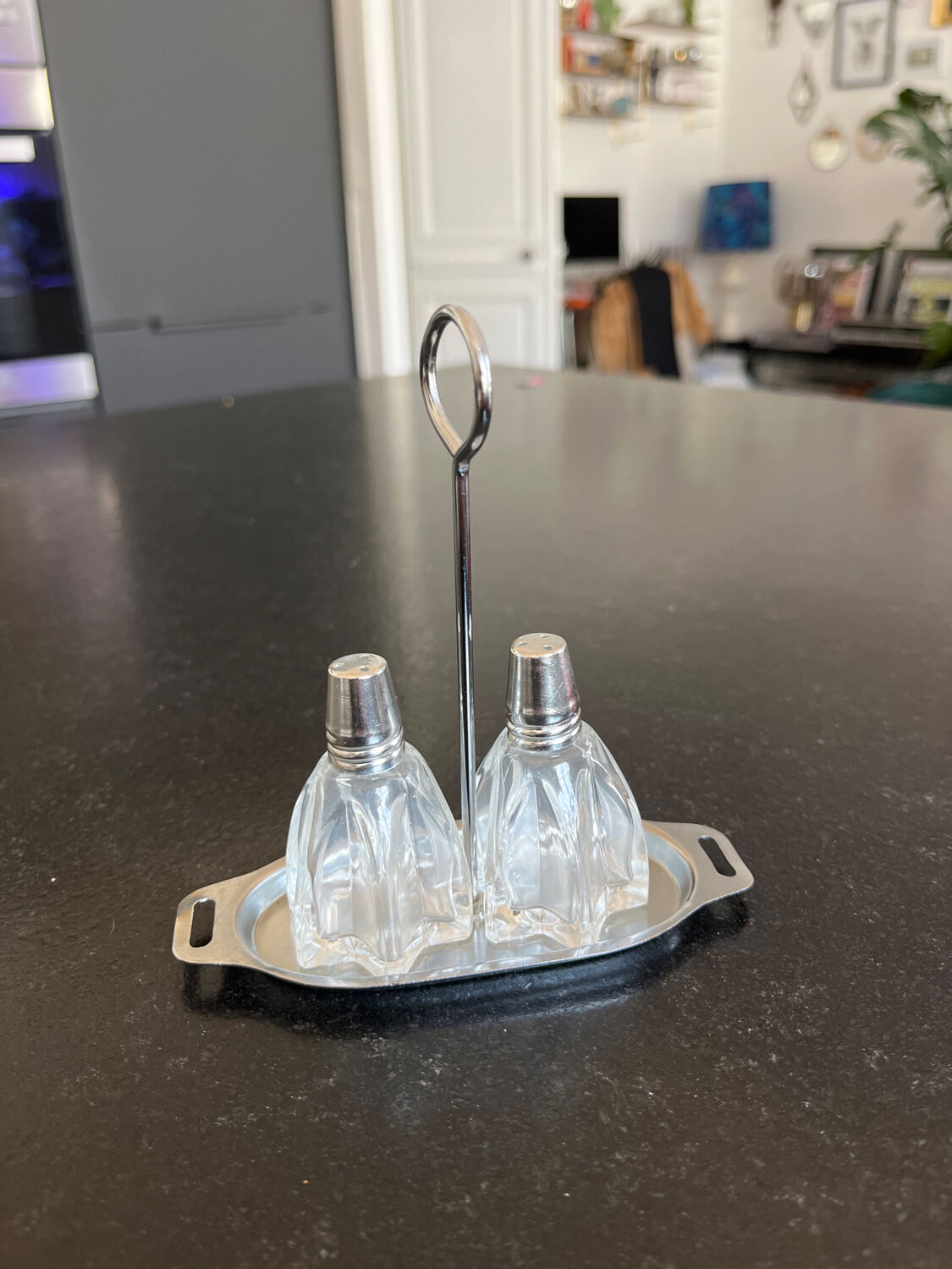 Set pepper and salt shaker