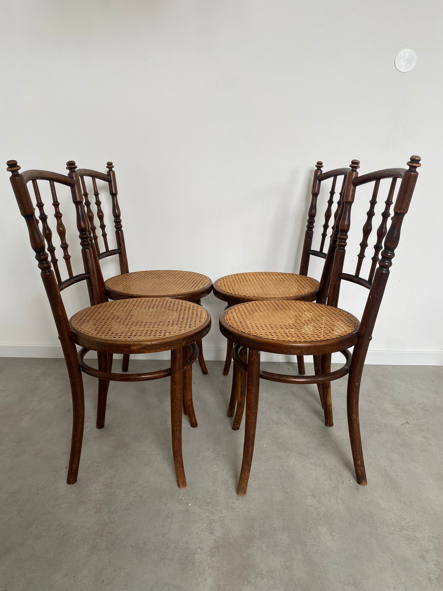 4 anciennes chaises de bistrot début 19 eme Josef Hoffmann bois cannage