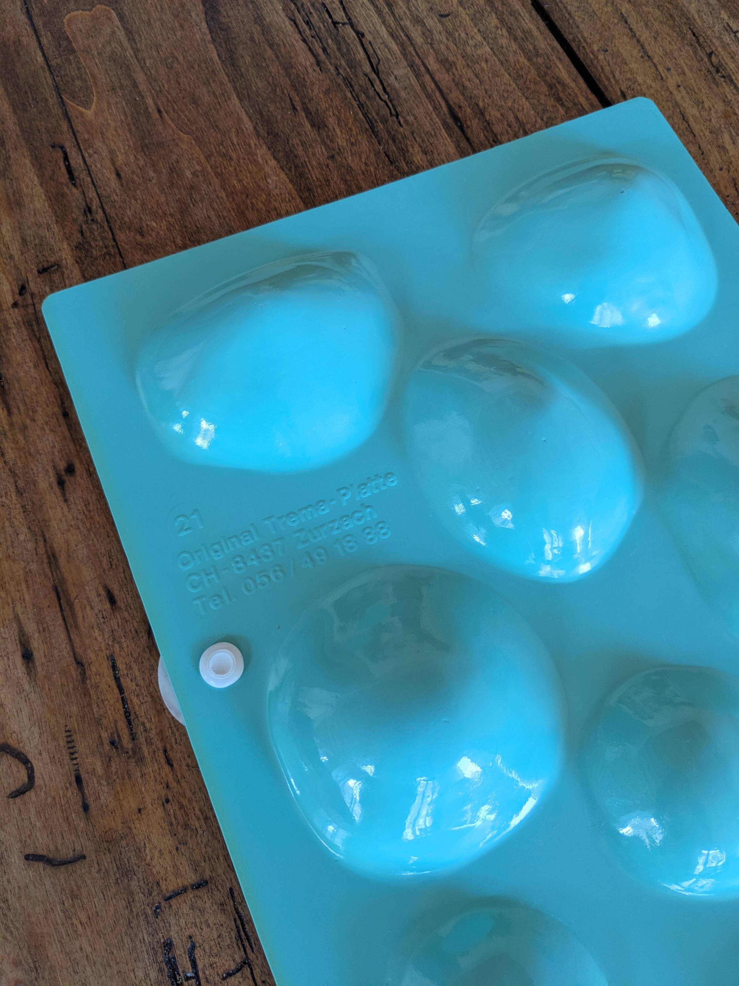 Decorative vintage plastic bubble plate - design Trema-Platte optical art